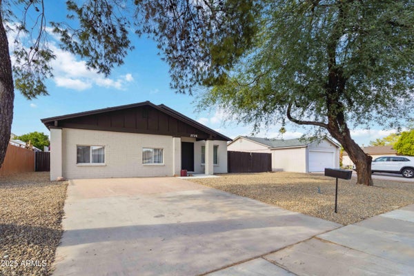 2726 E DAHLIA DR, PHOENIX, AZ 85032 - Image 99ff3ce53262bcdccff116e5157f01d5/2986408015
