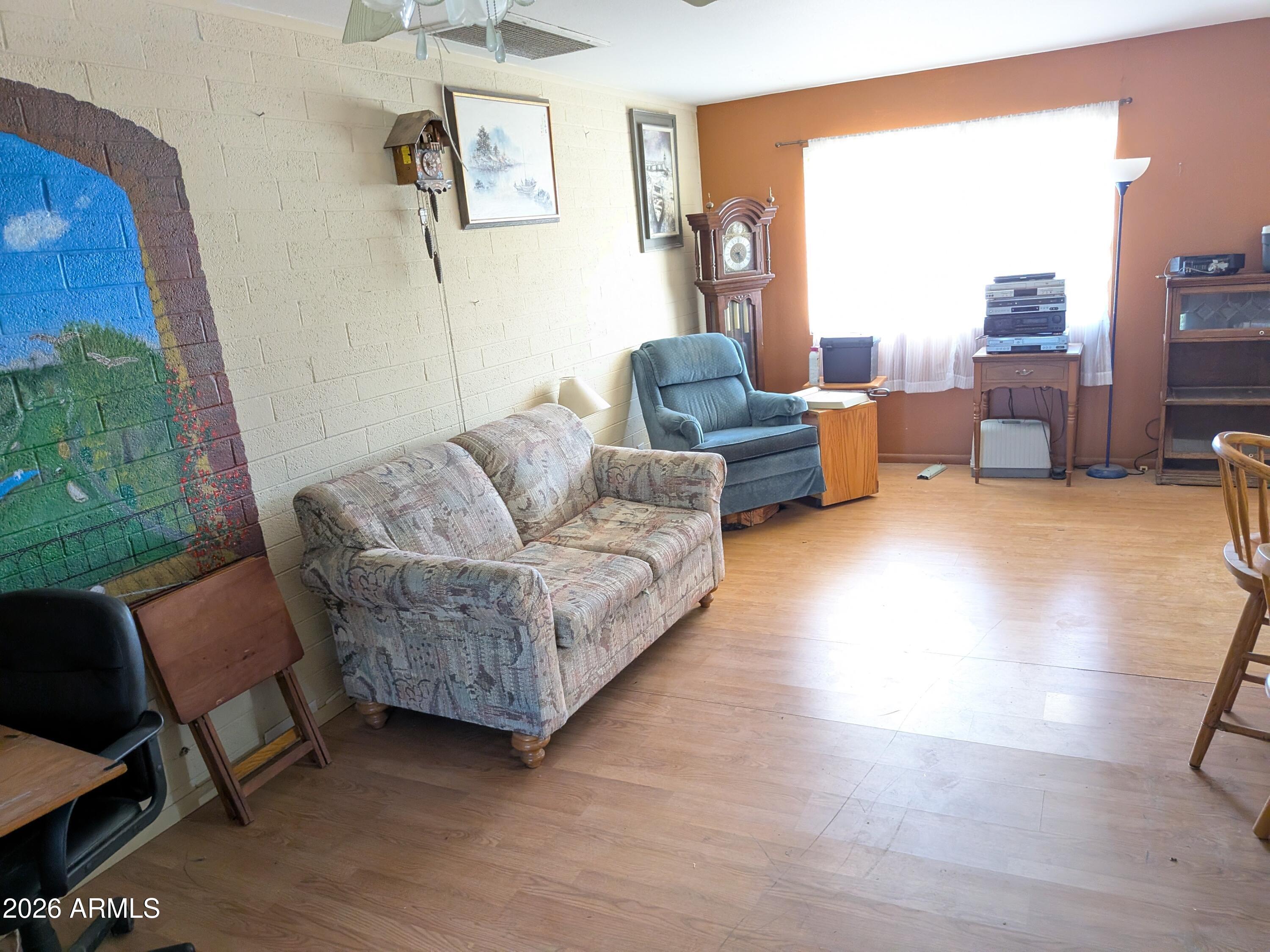 11819 N HACIENDA Drive