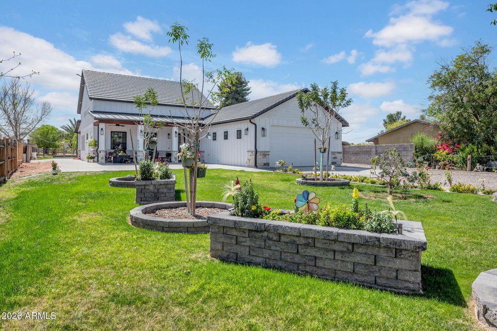 Photo of 159 E Water Tank Road, Gilbert, AZ 85296 (MLS # 6999436)