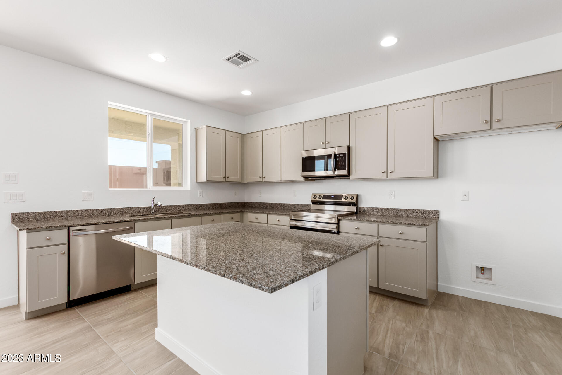 Photo 9 of 18 of 651 S Del Rancho Circle house