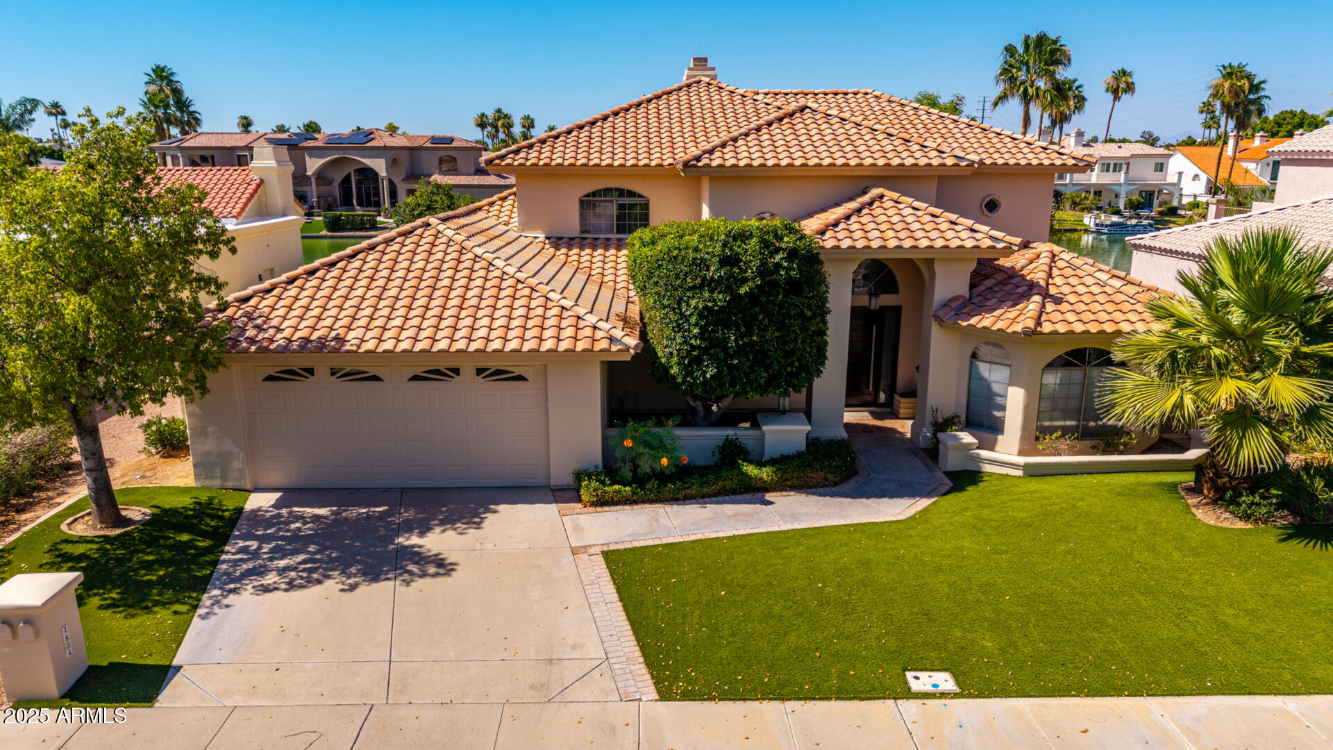 1834 E WILLOW TREE Court