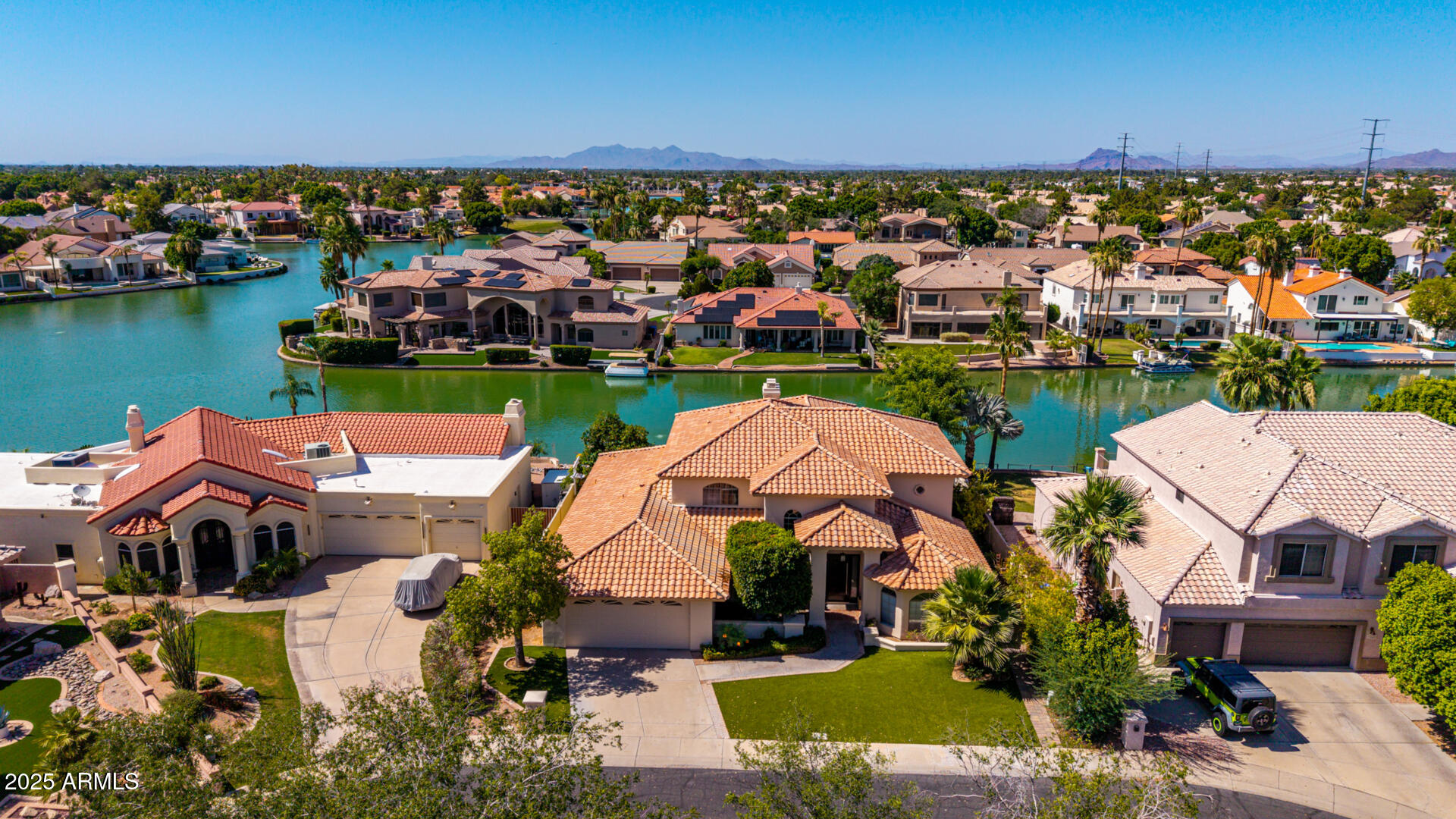 1834 E WILLOW TREE Court