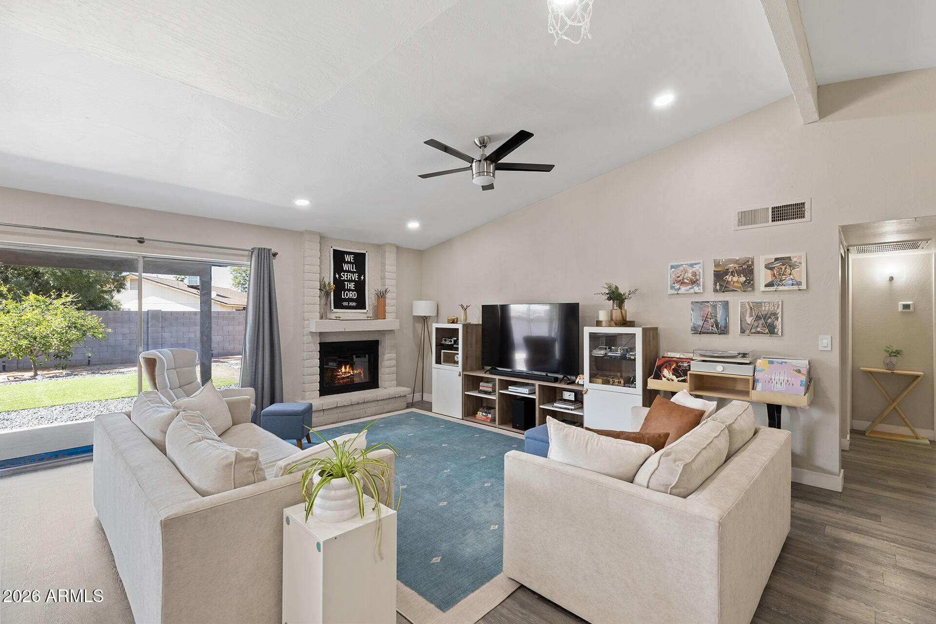 2210 E EDGEWOOD Avenue