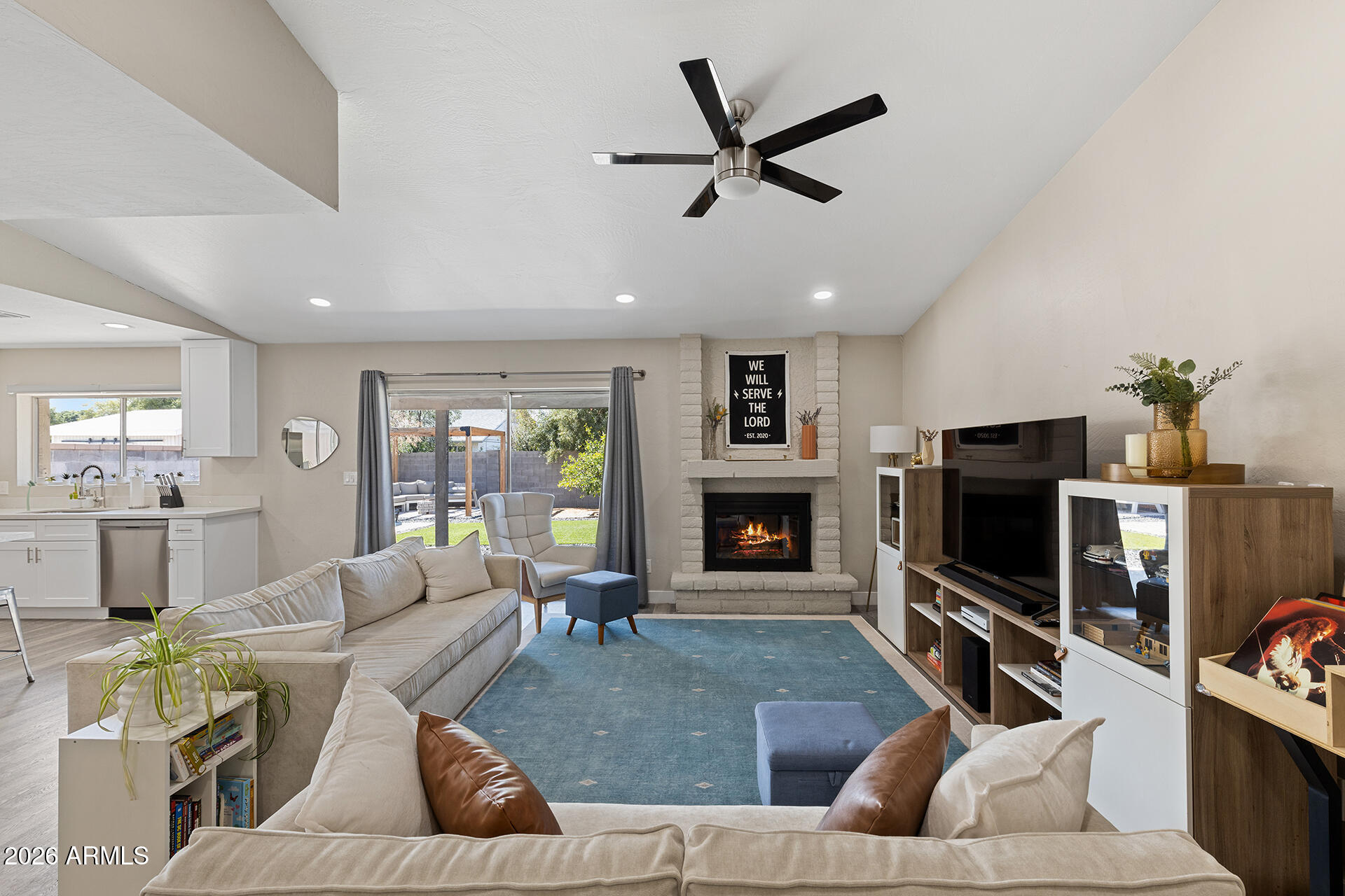 2210 E EDGEWOOD Avenue