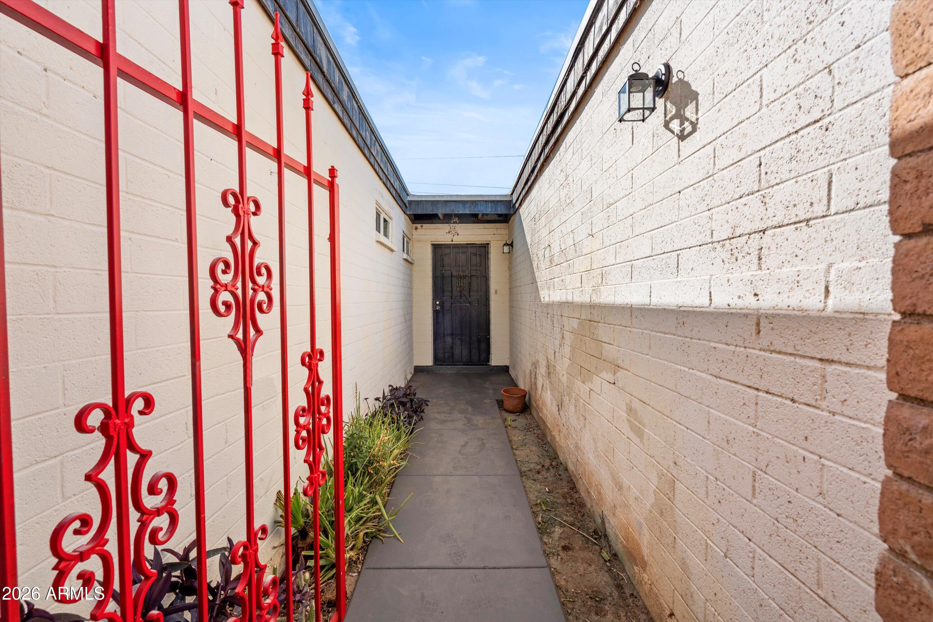 3817 W HARMONT Drive