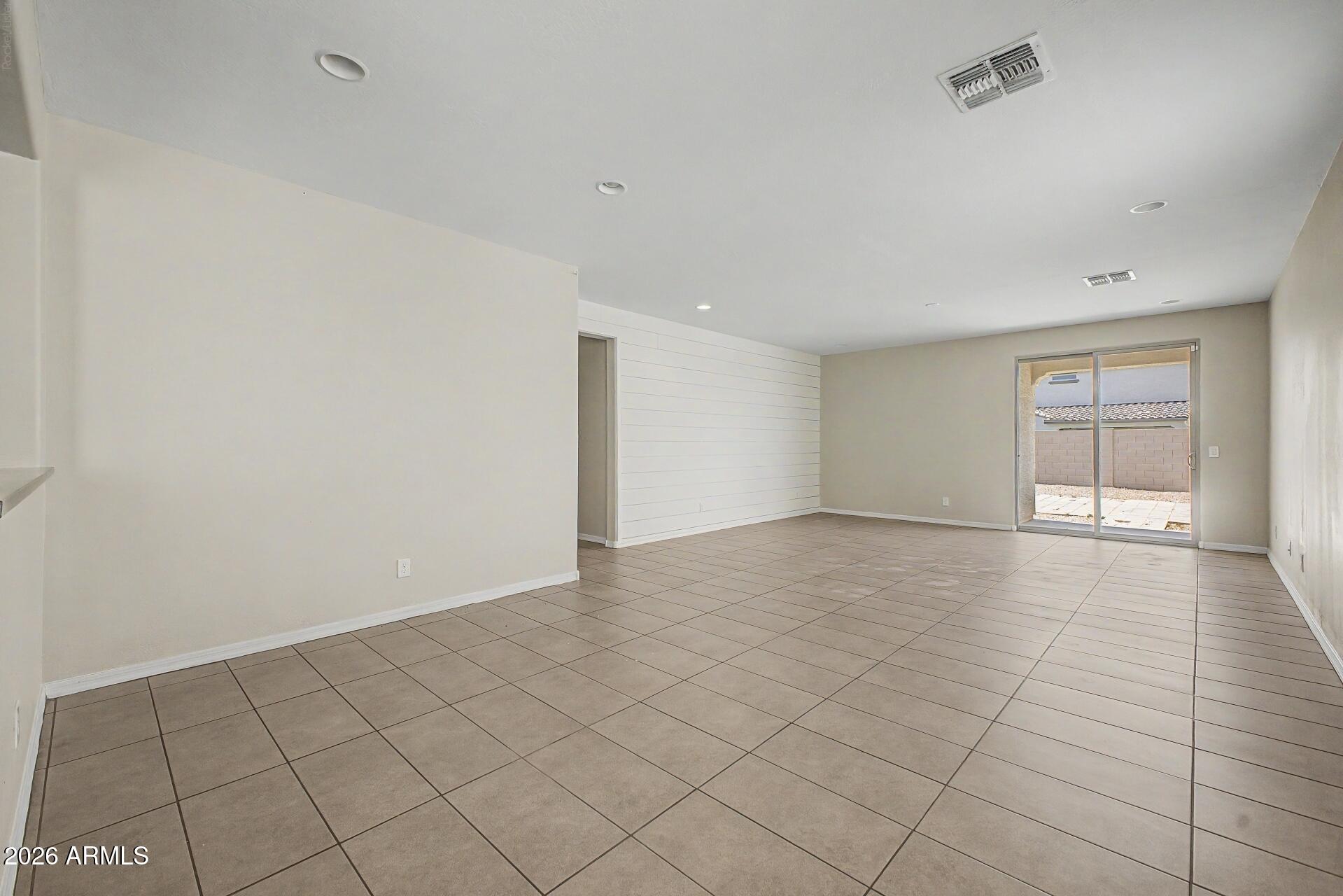 8747 W SOLANO Drive