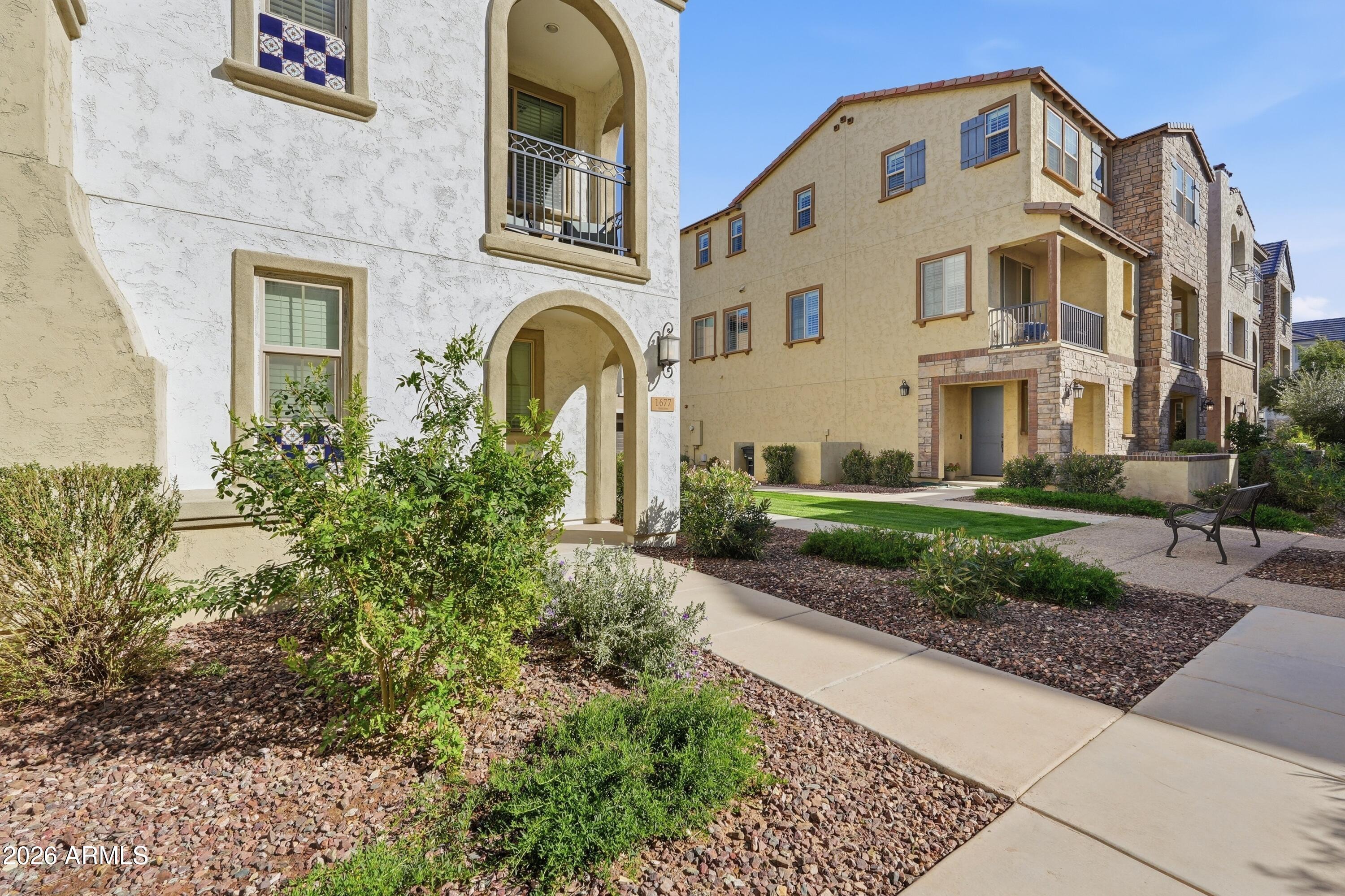 1677 E BRIDGEPORT Parkway