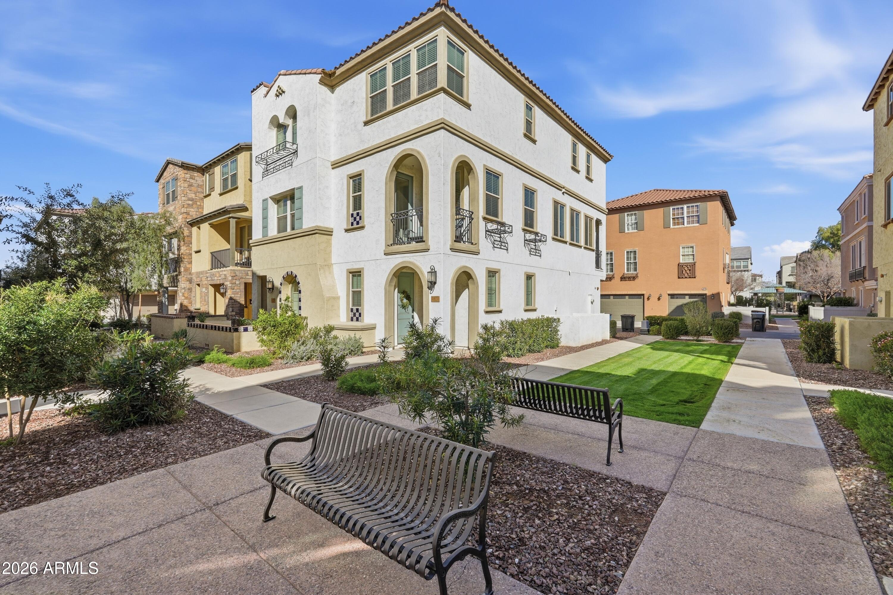 1677 E BRIDGEPORT Parkway