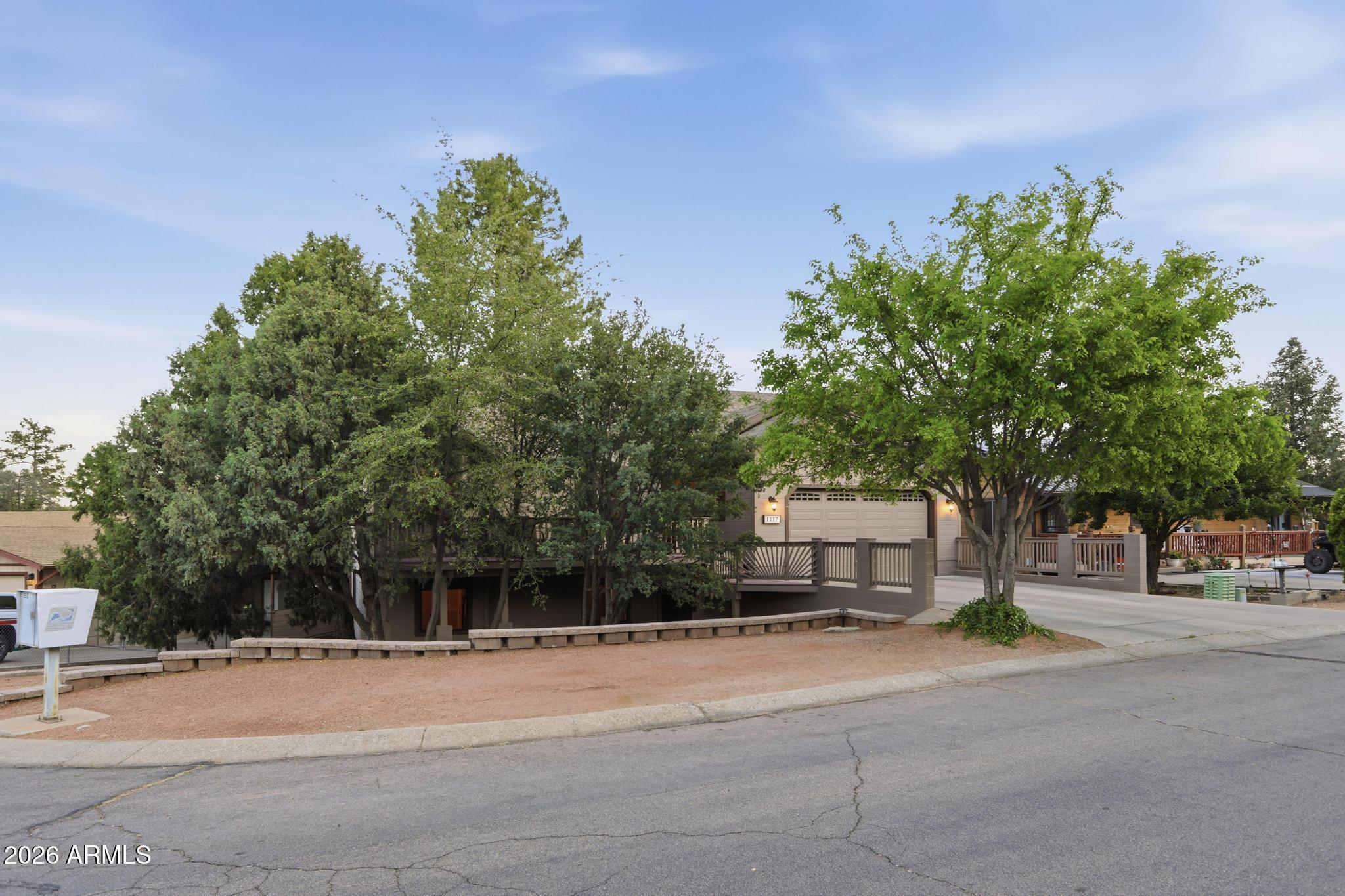 1117 N BAVARIAN Way