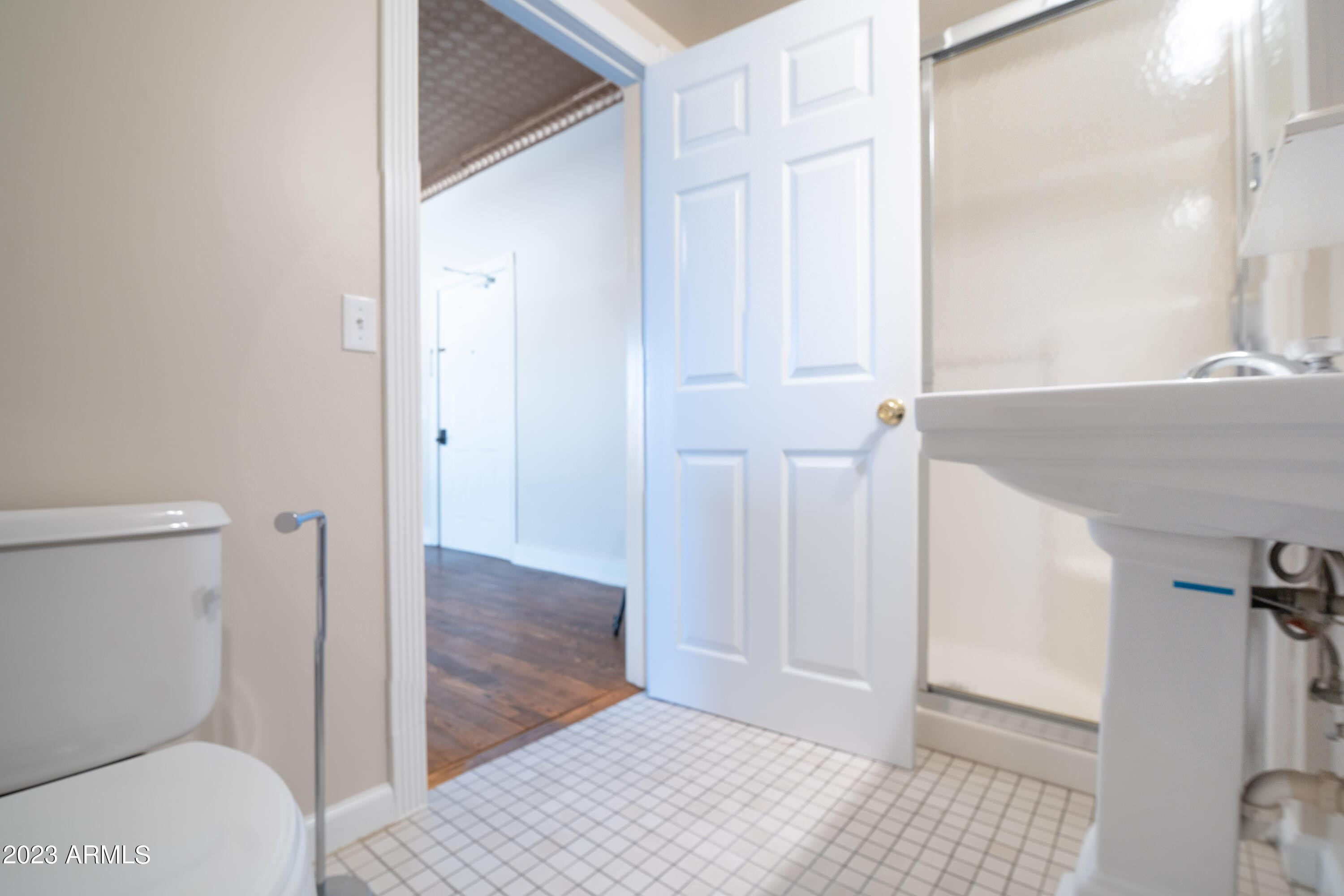 5753 W Glendale Avenue Apt 203