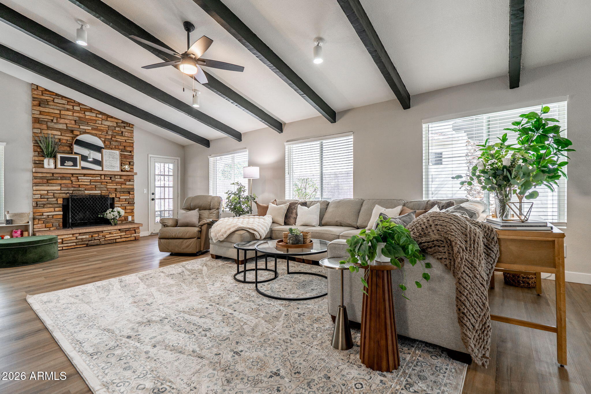 1404 E ROSEMONTE Drive