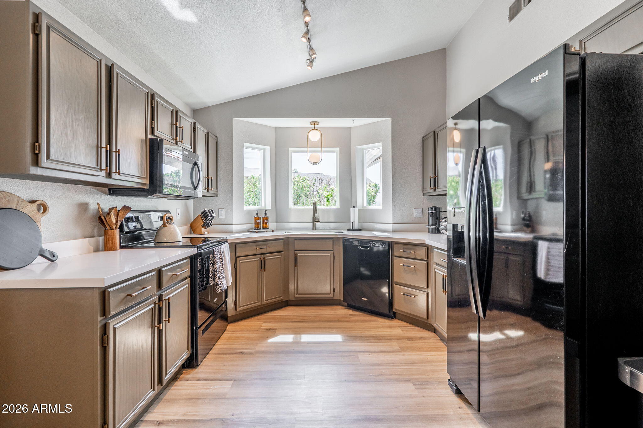 1404 E ROSEMONTE Drive