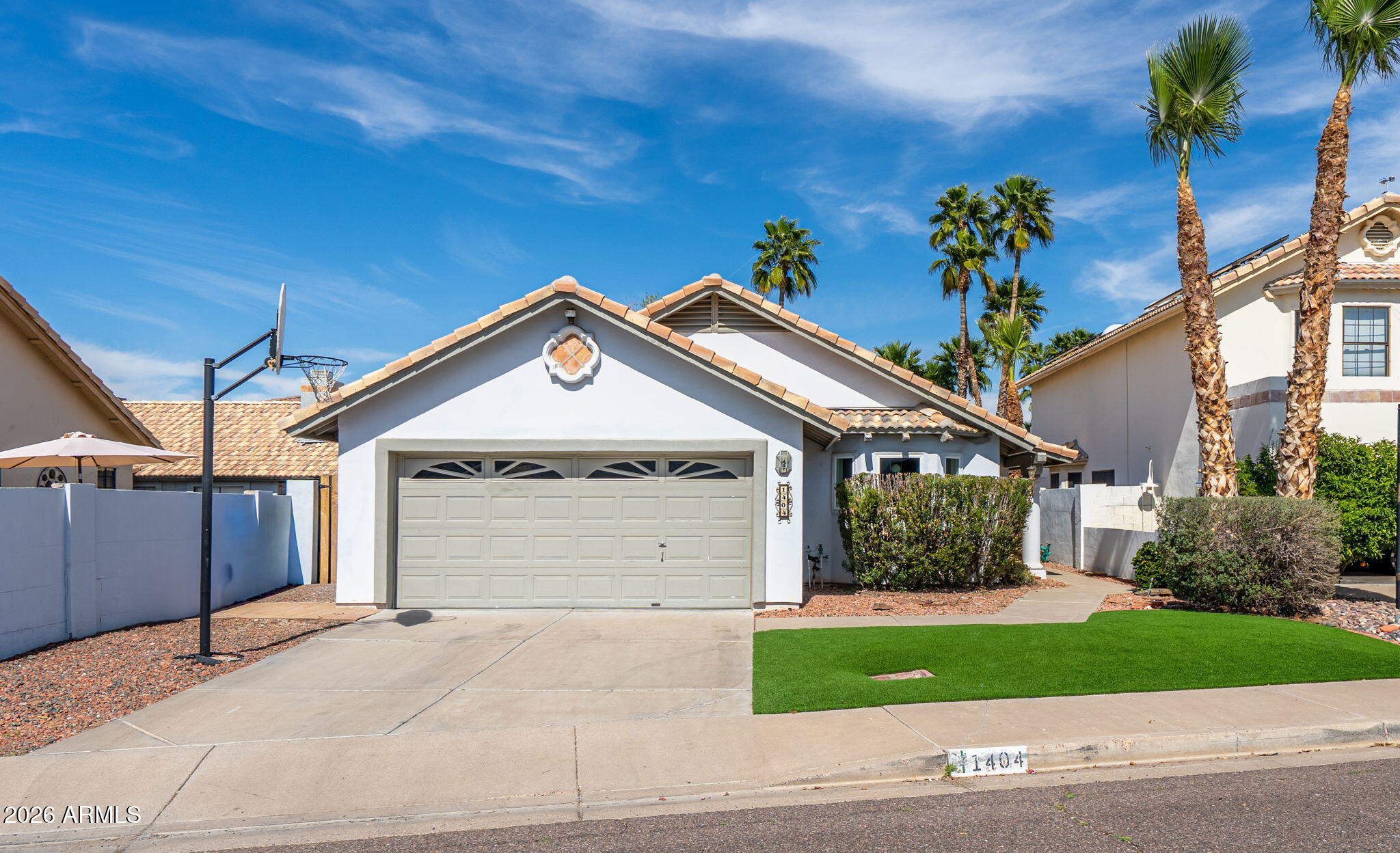 1404 E ROSEMONTE Drive