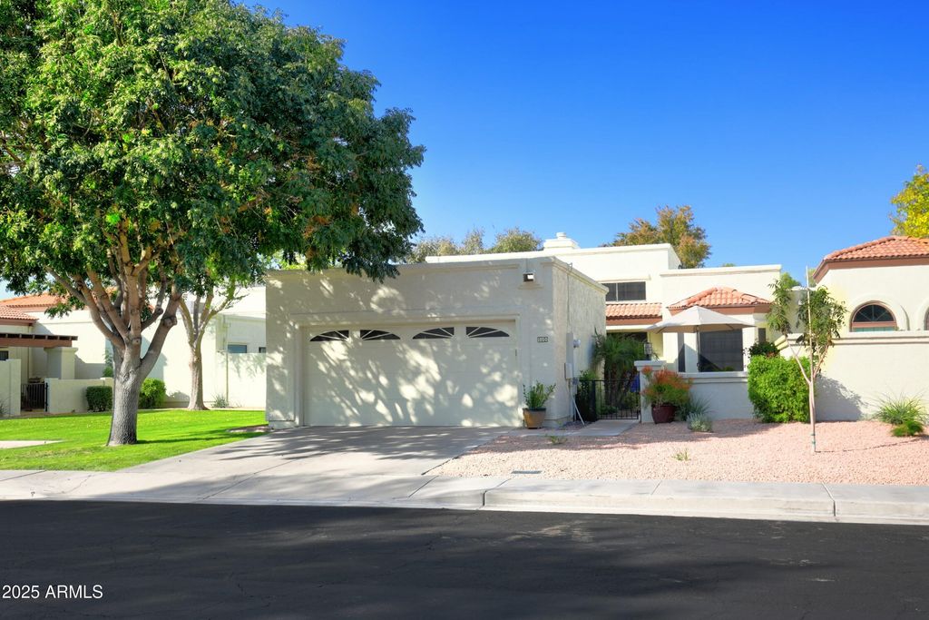 Photo of 1850 E Vinedo Lane, Tempe, AZ 85284 (MLS # 6955941)