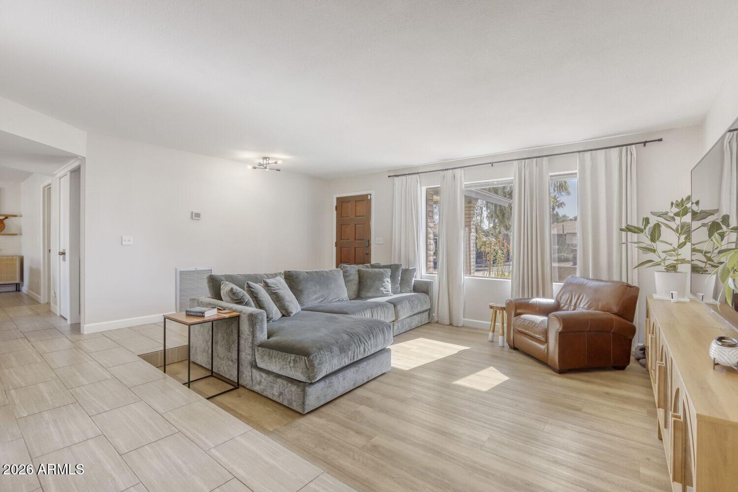 320 W PACIFICO Circle