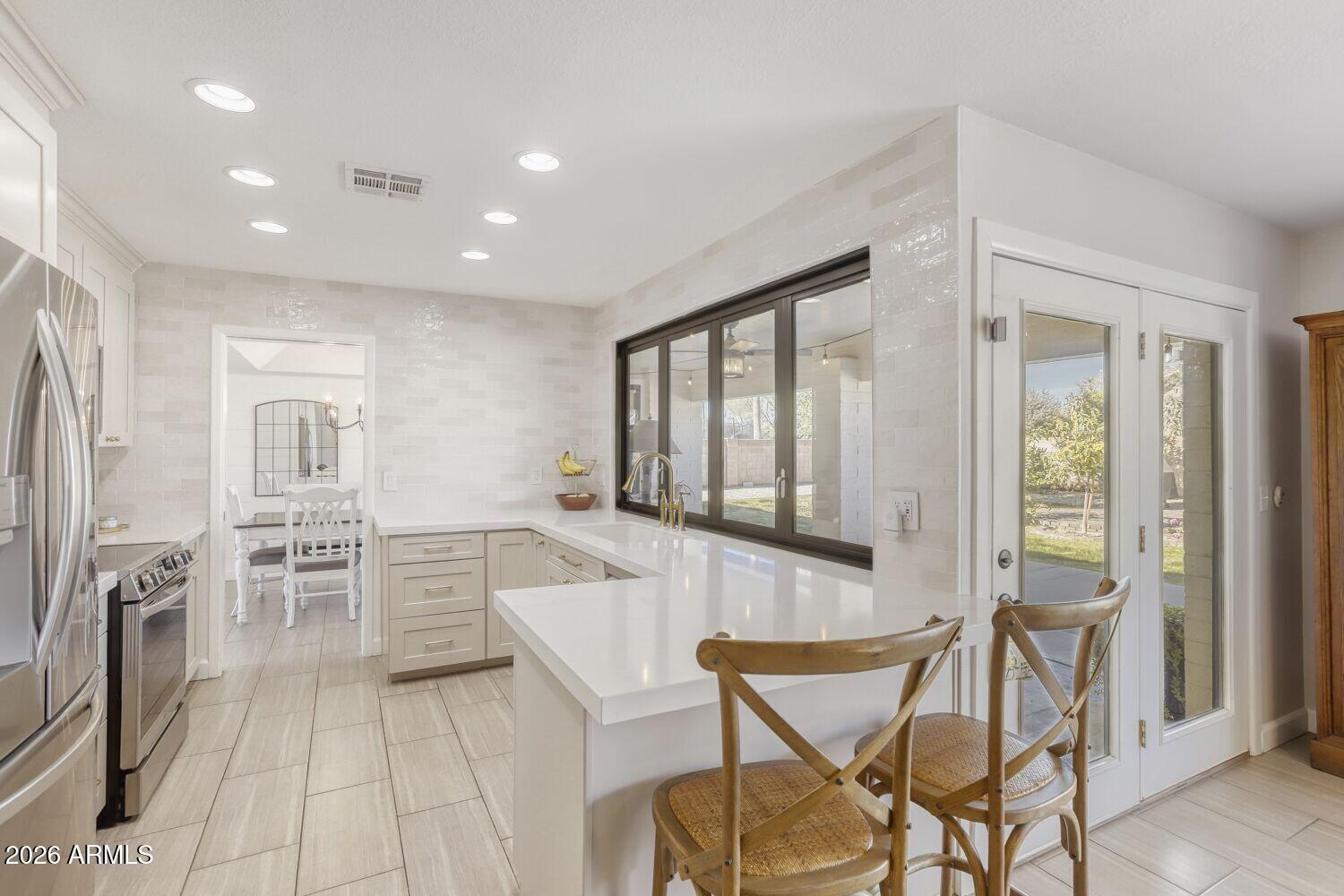 320 W PACIFICO Circle