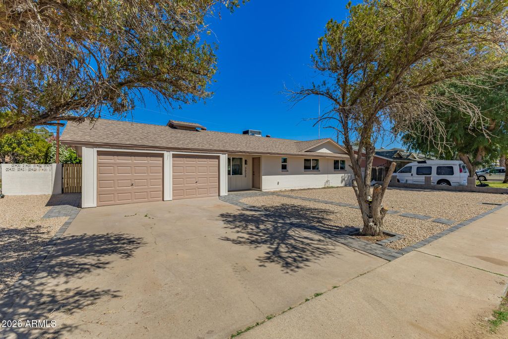 Photo of 3030 W Tuckey Lane, Phoenix, AZ 85017 (MLS # 7002133)