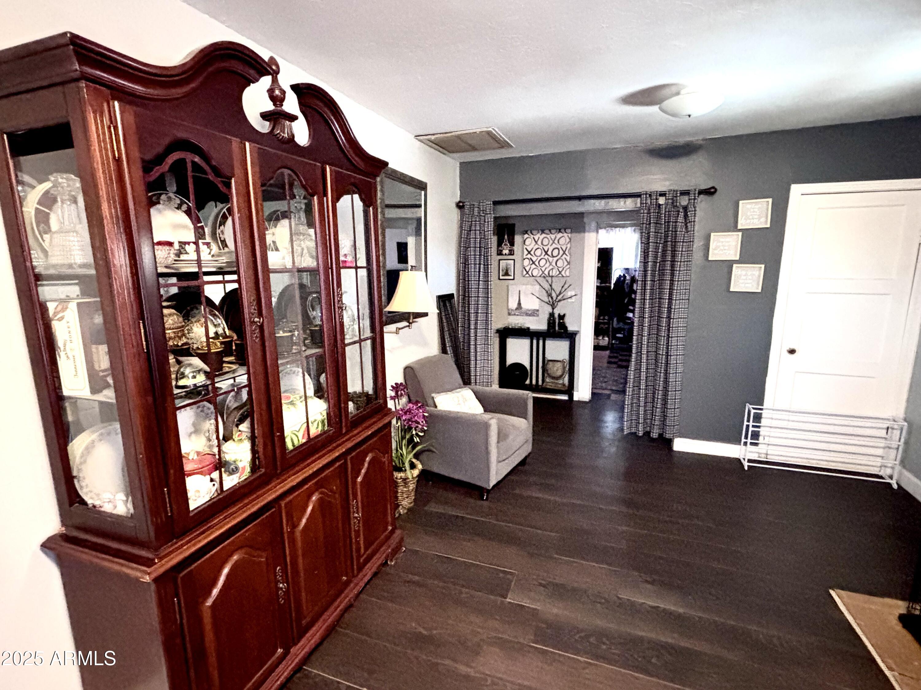 850 N JEFFERSON Avenue