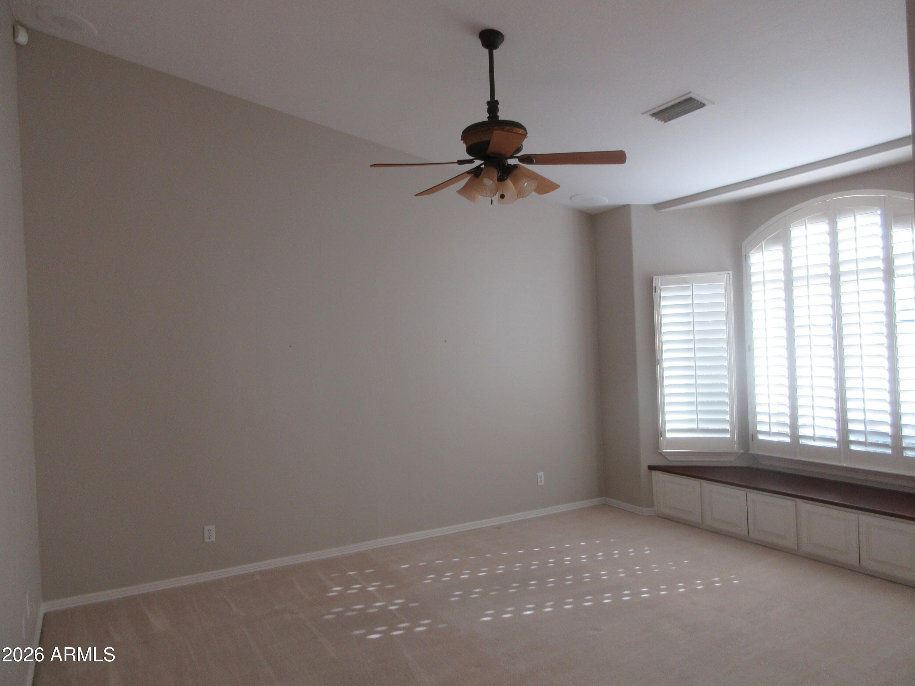 2136 E FREEPORT Lane