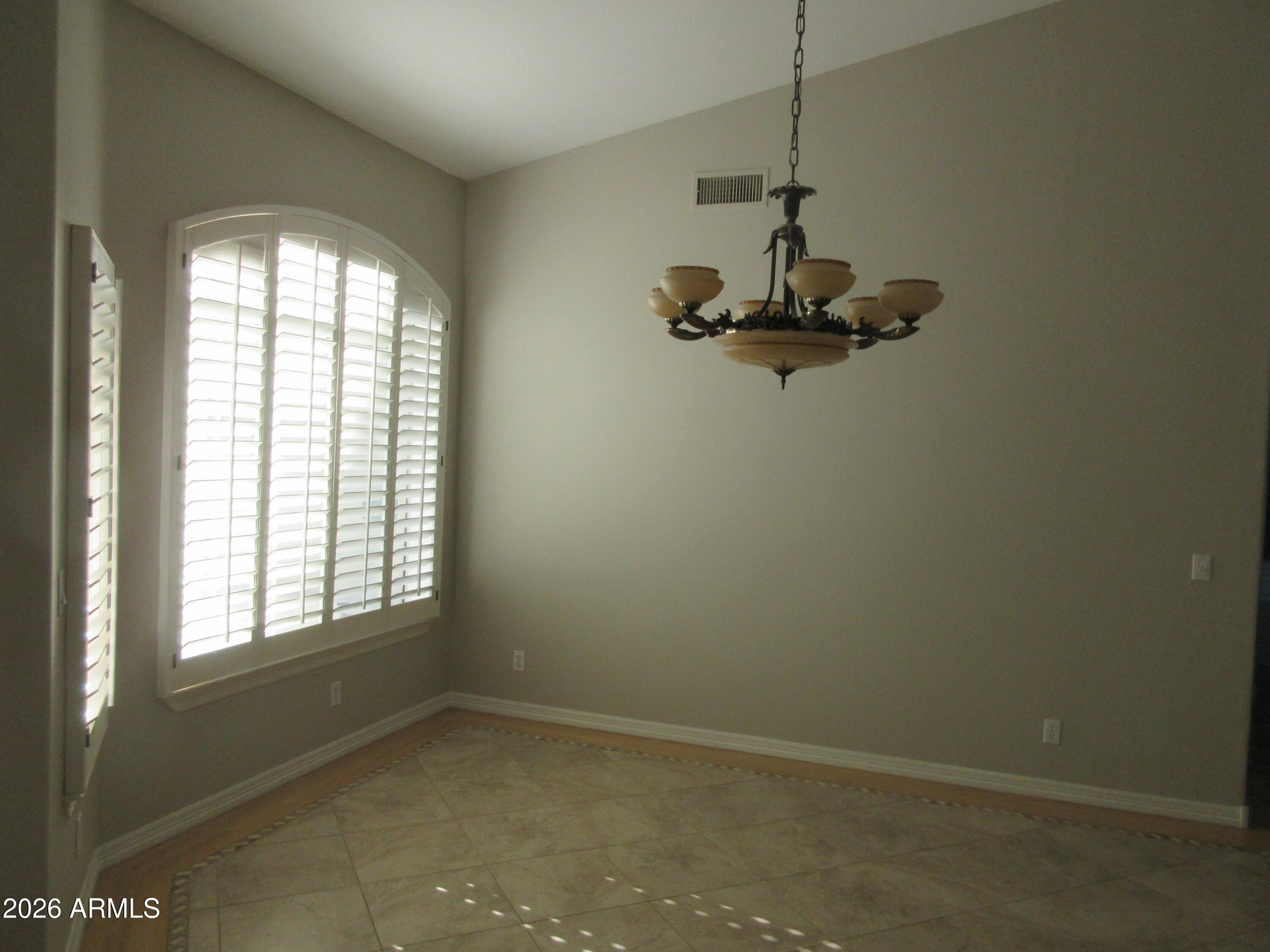 2136 E FREEPORT Lane