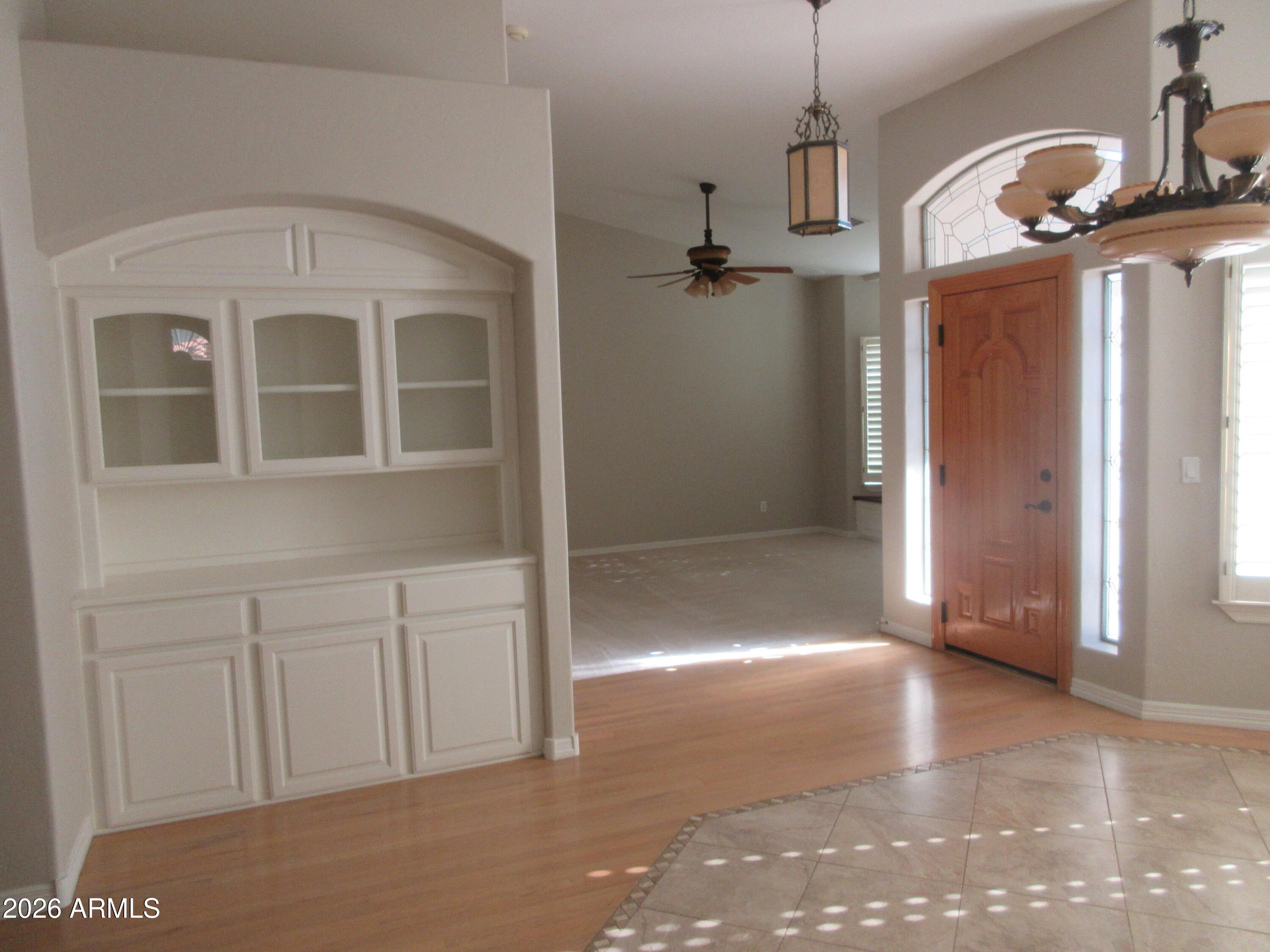 2136 E FREEPORT Lane