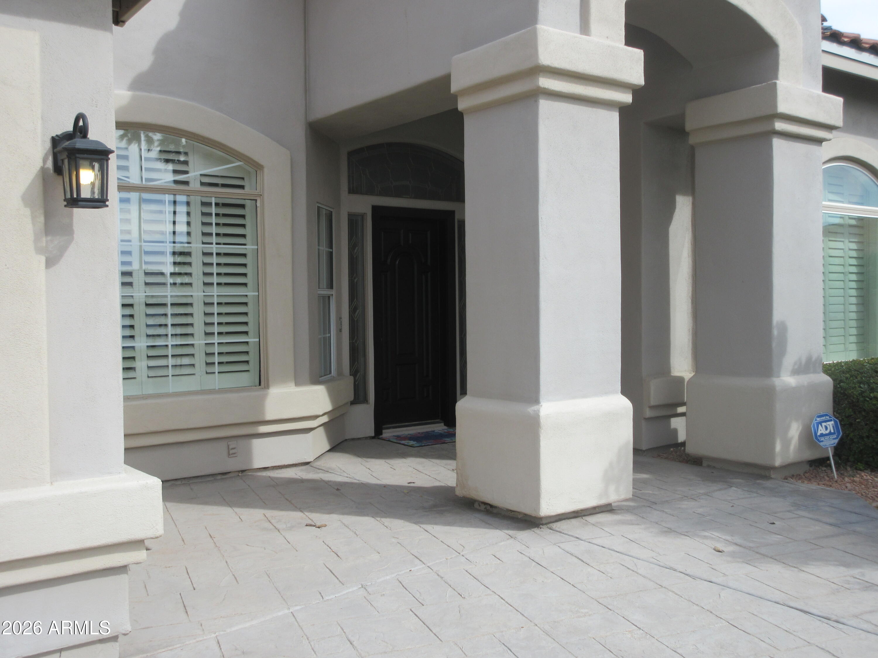 2136 E FREEPORT Lane