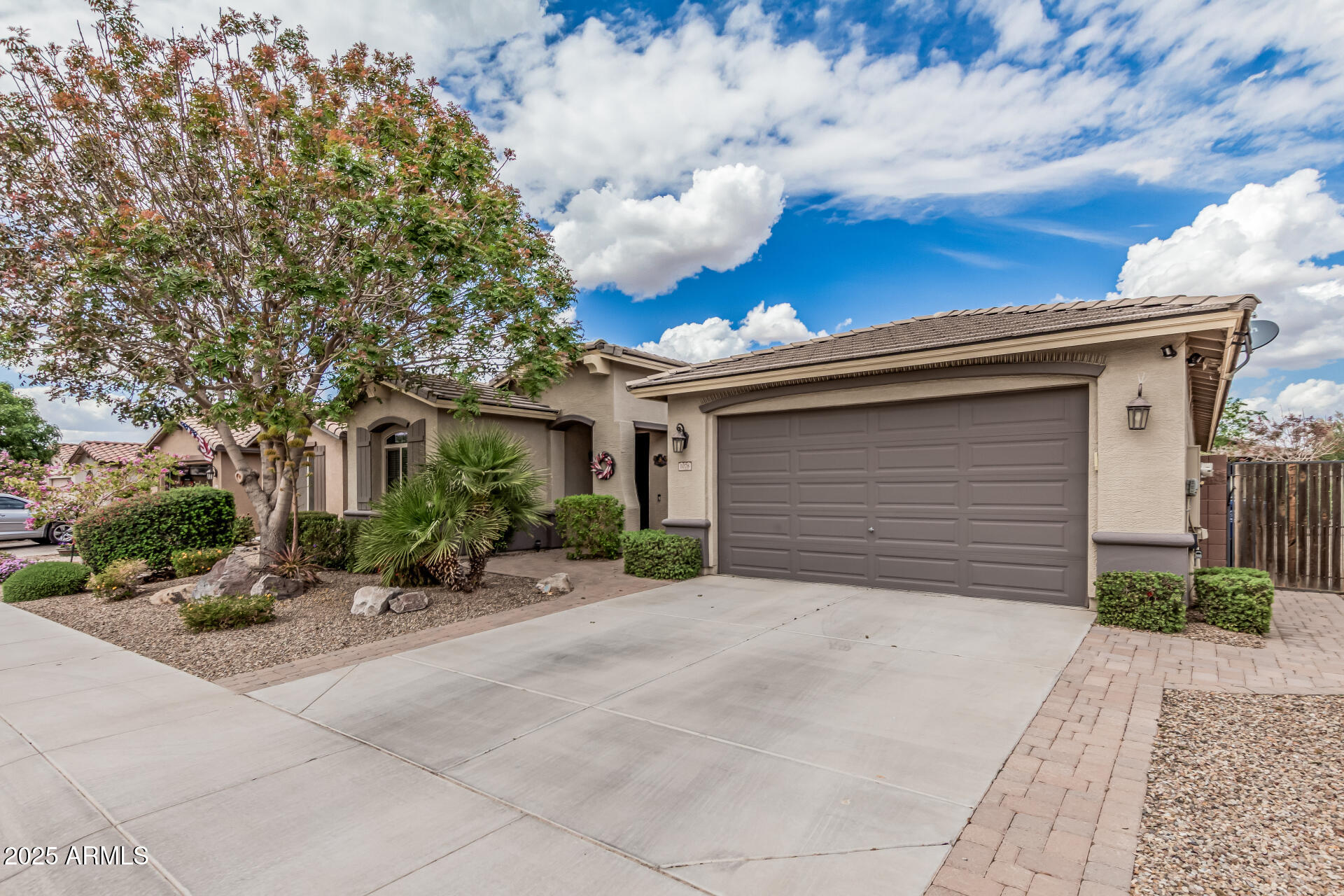 1078 W REDWOOD Avenue