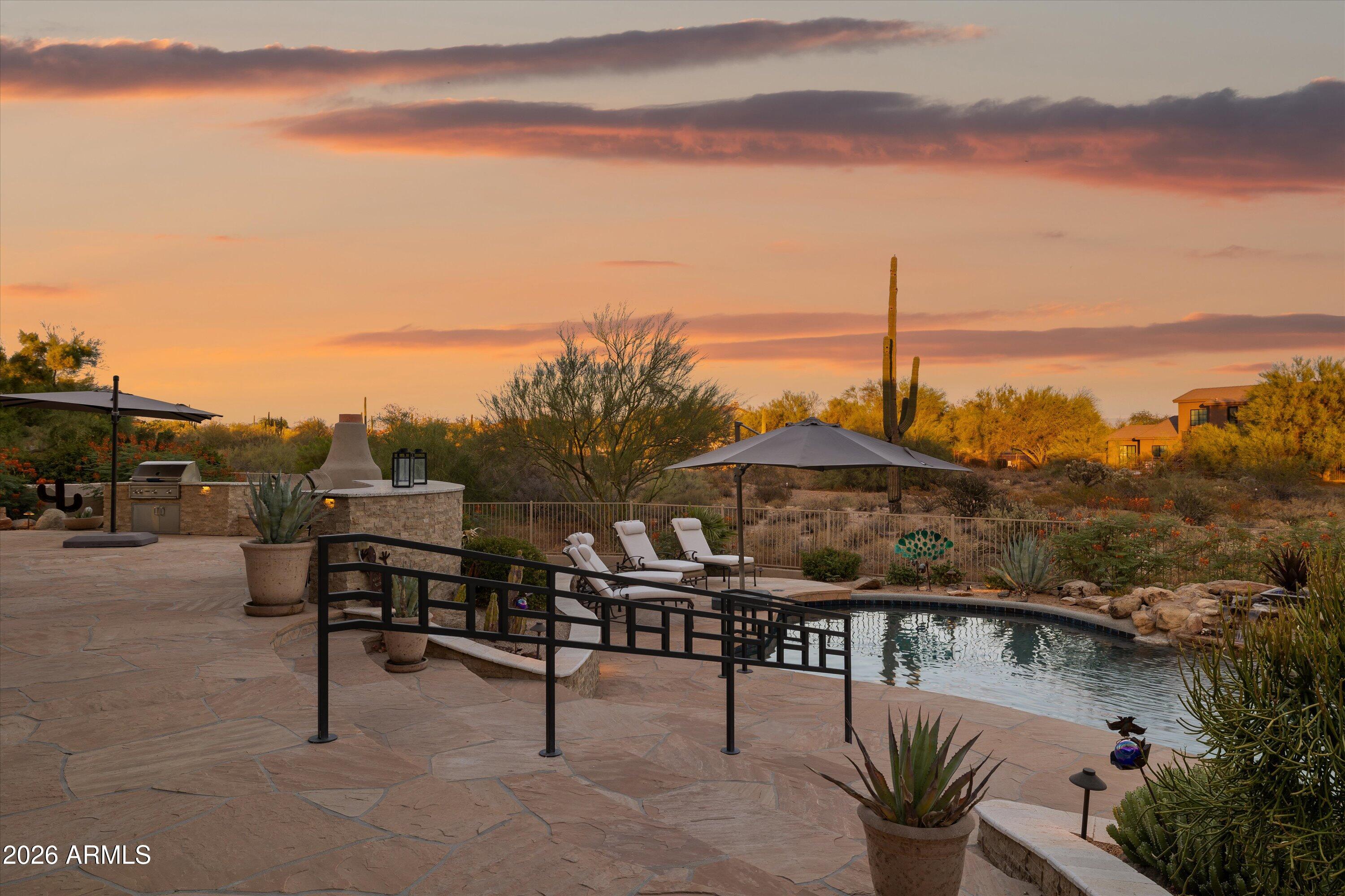 5737 E Hedgehog Place