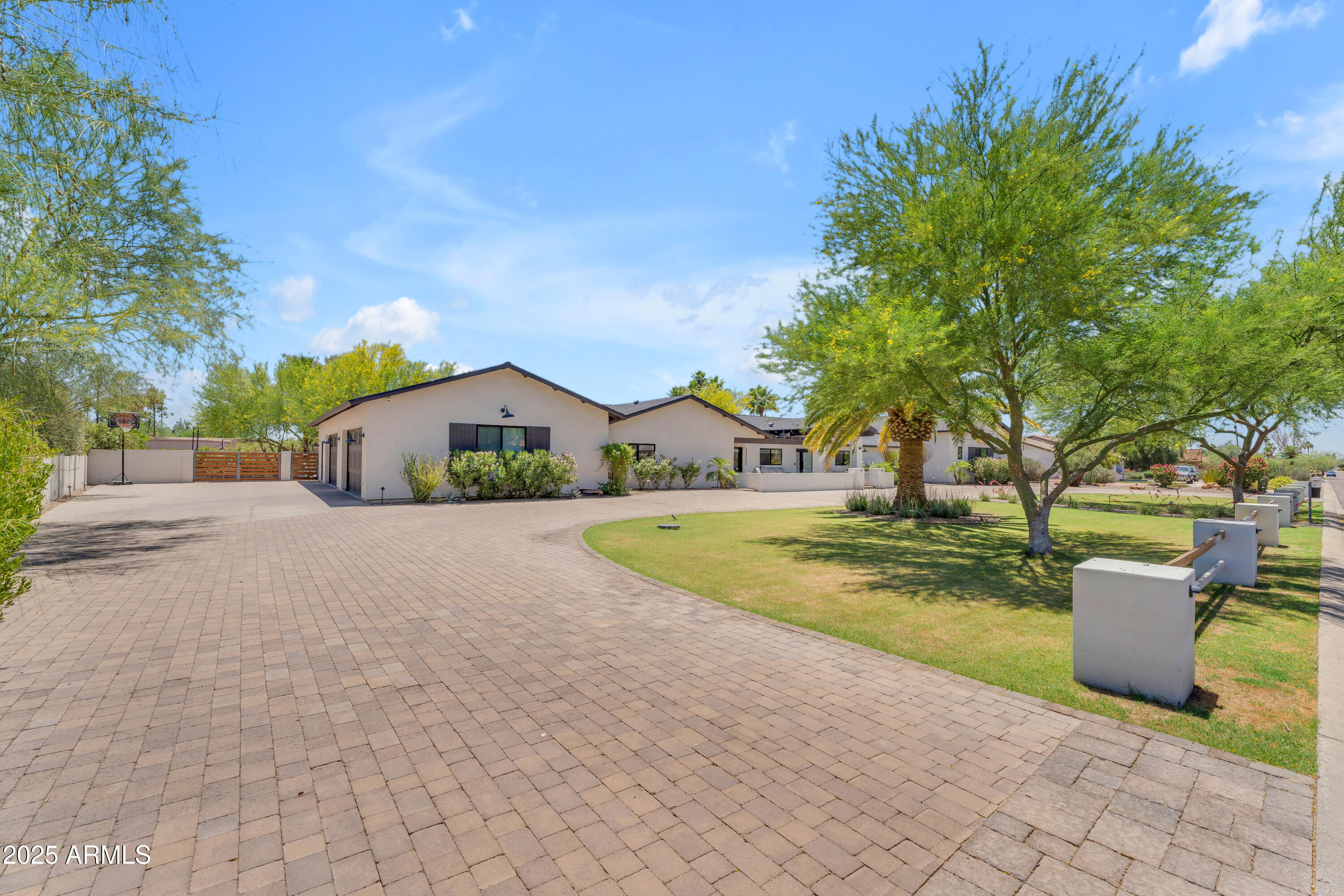 8213 E SHARON Drive
