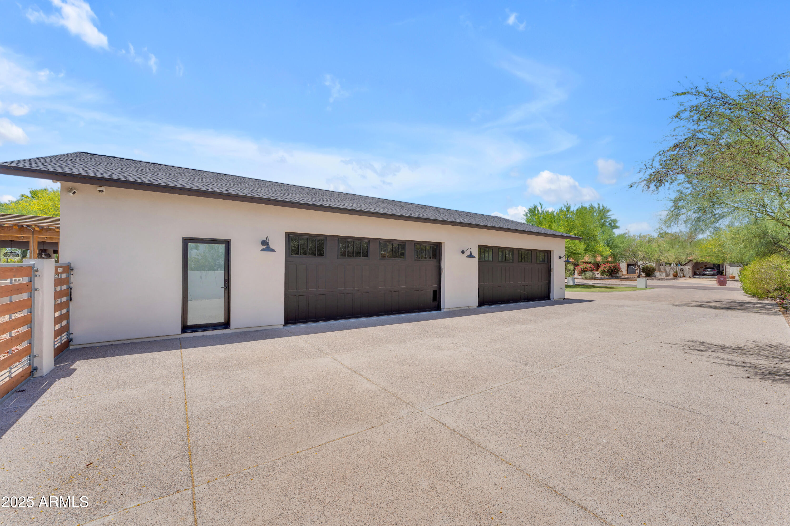 8213 E SHARON Drive