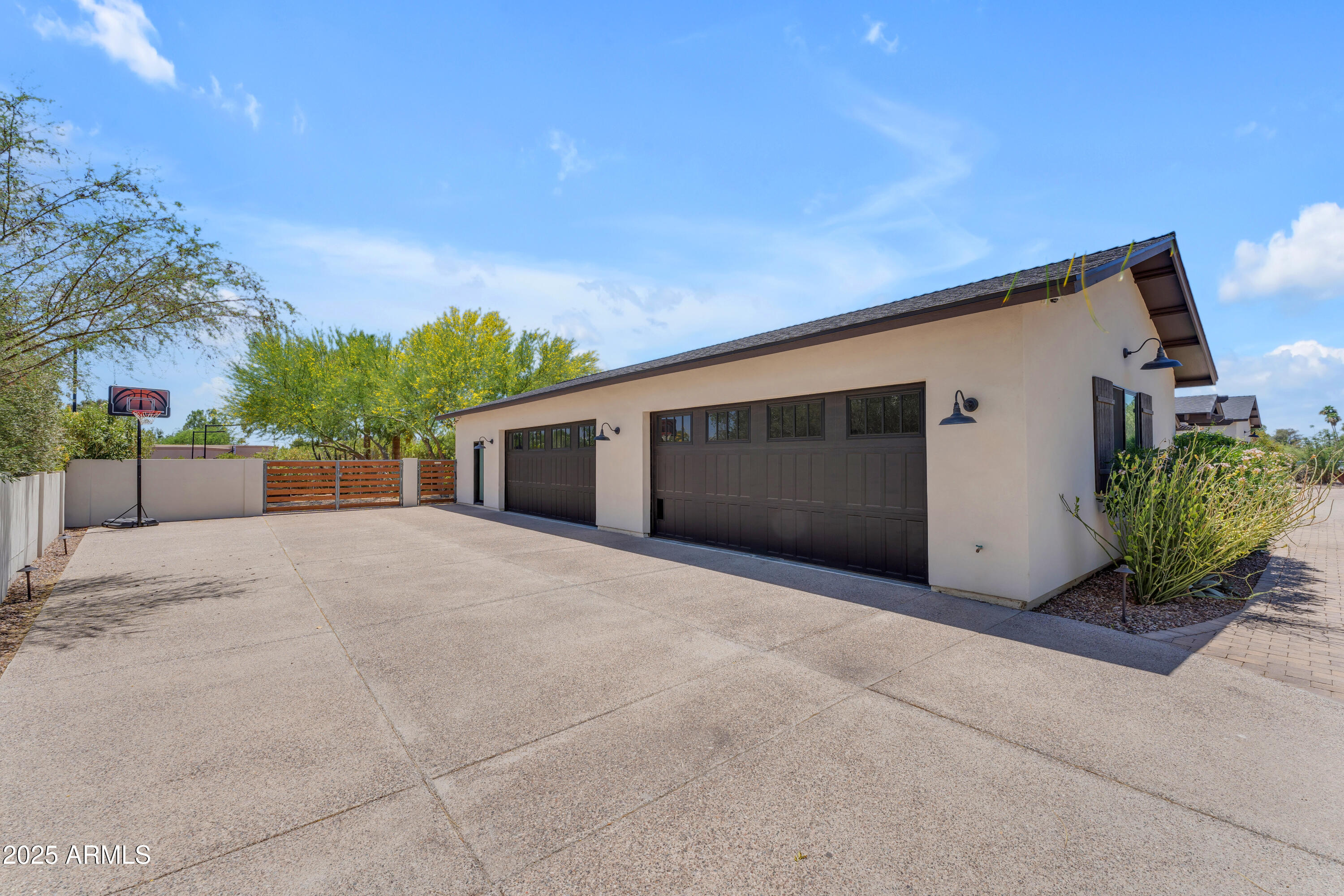 8213 E SHARON Drive