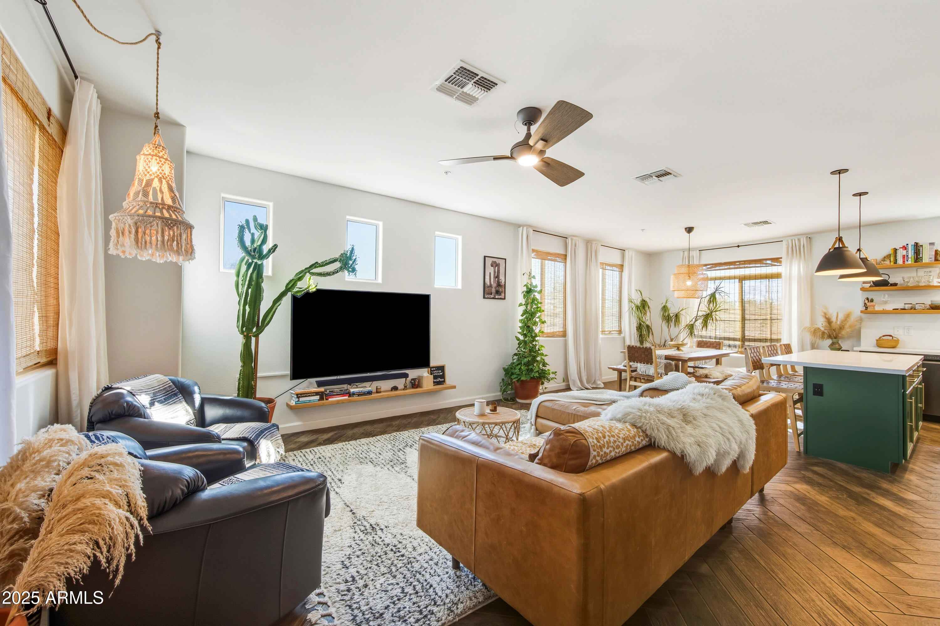 240 W JUNIPER Avenue 1069