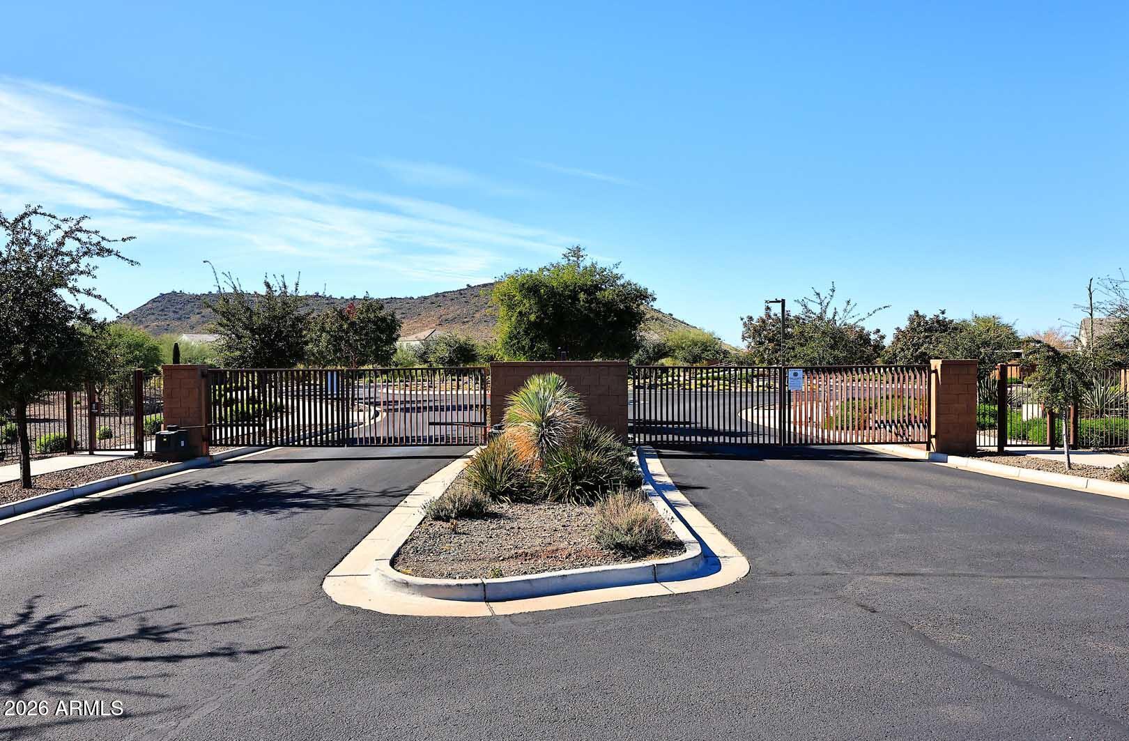 2048 E PARK VIEW Lane