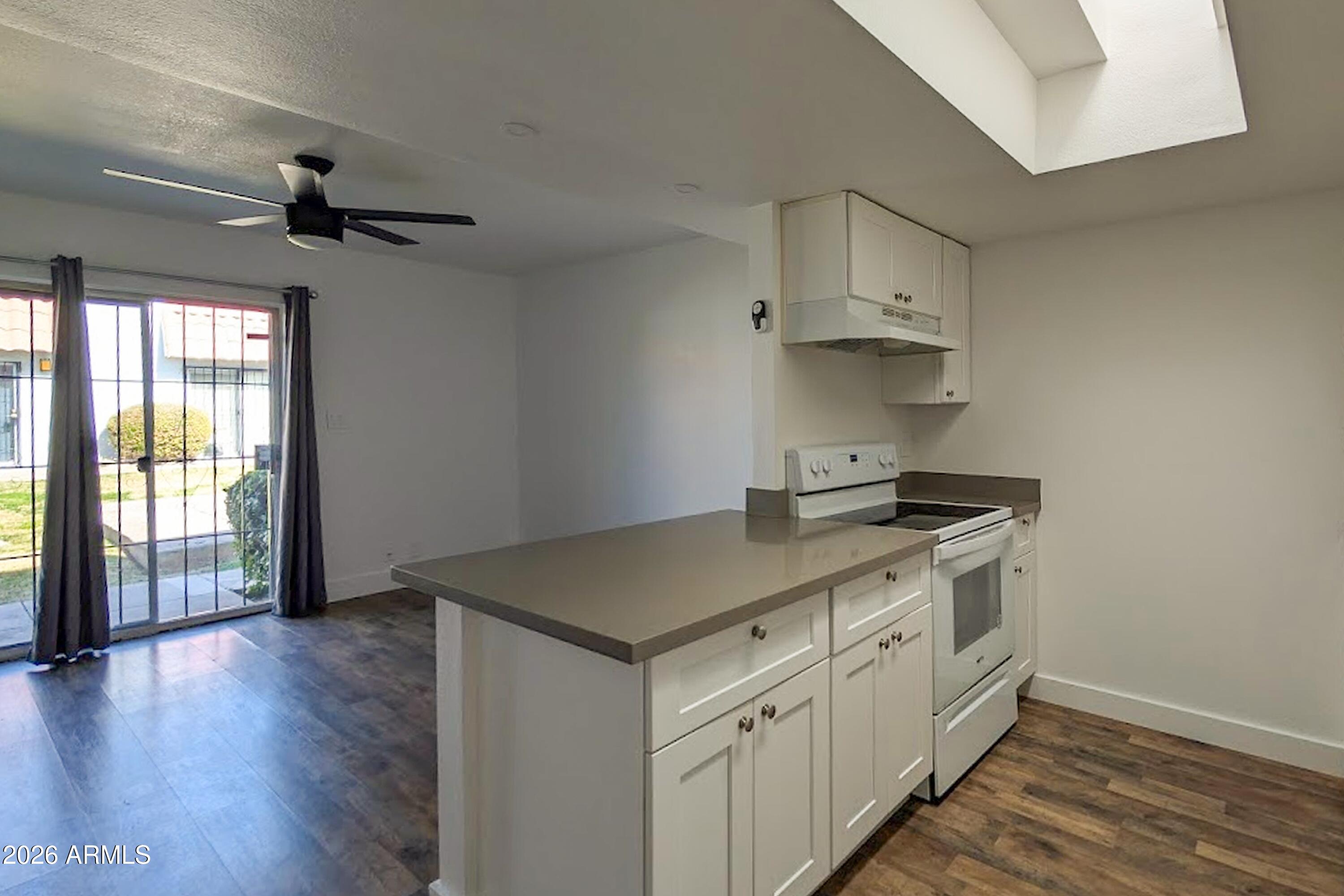 6812 N 35TH Avenue E