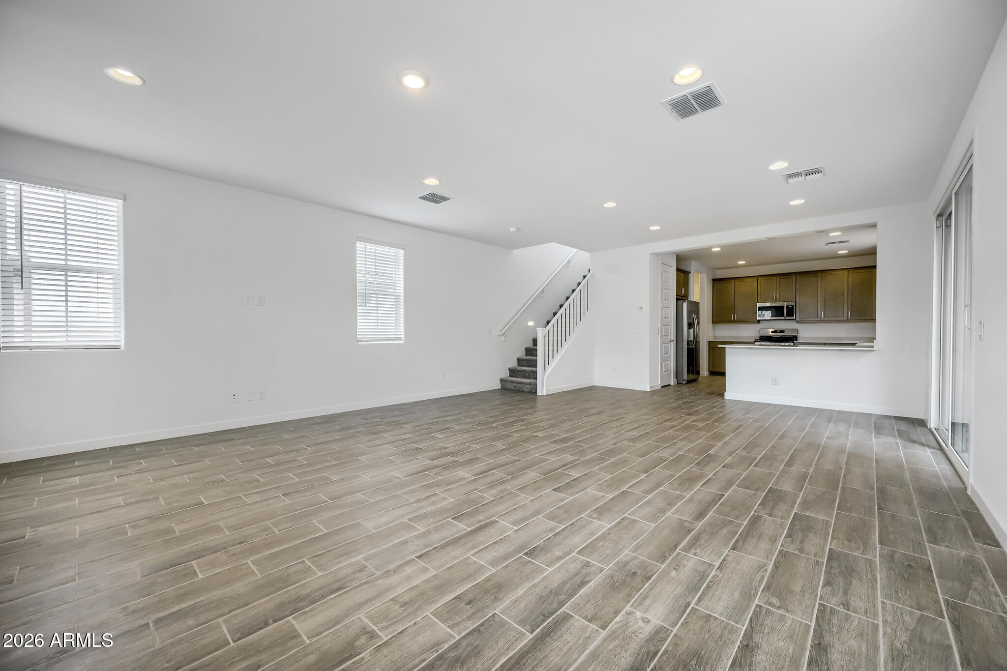 8332 E PRAIRIE Avenue