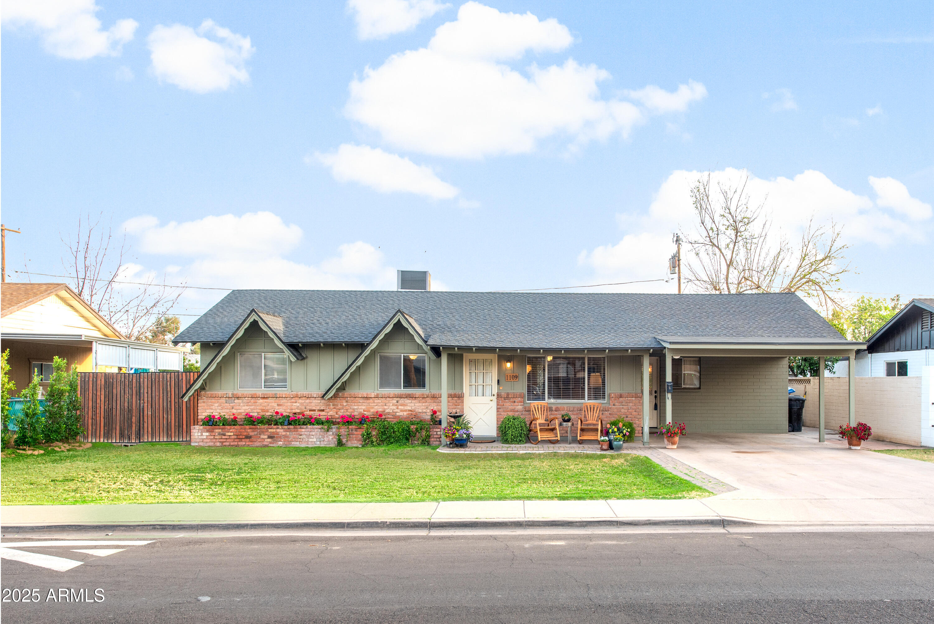1109 E 8th Street