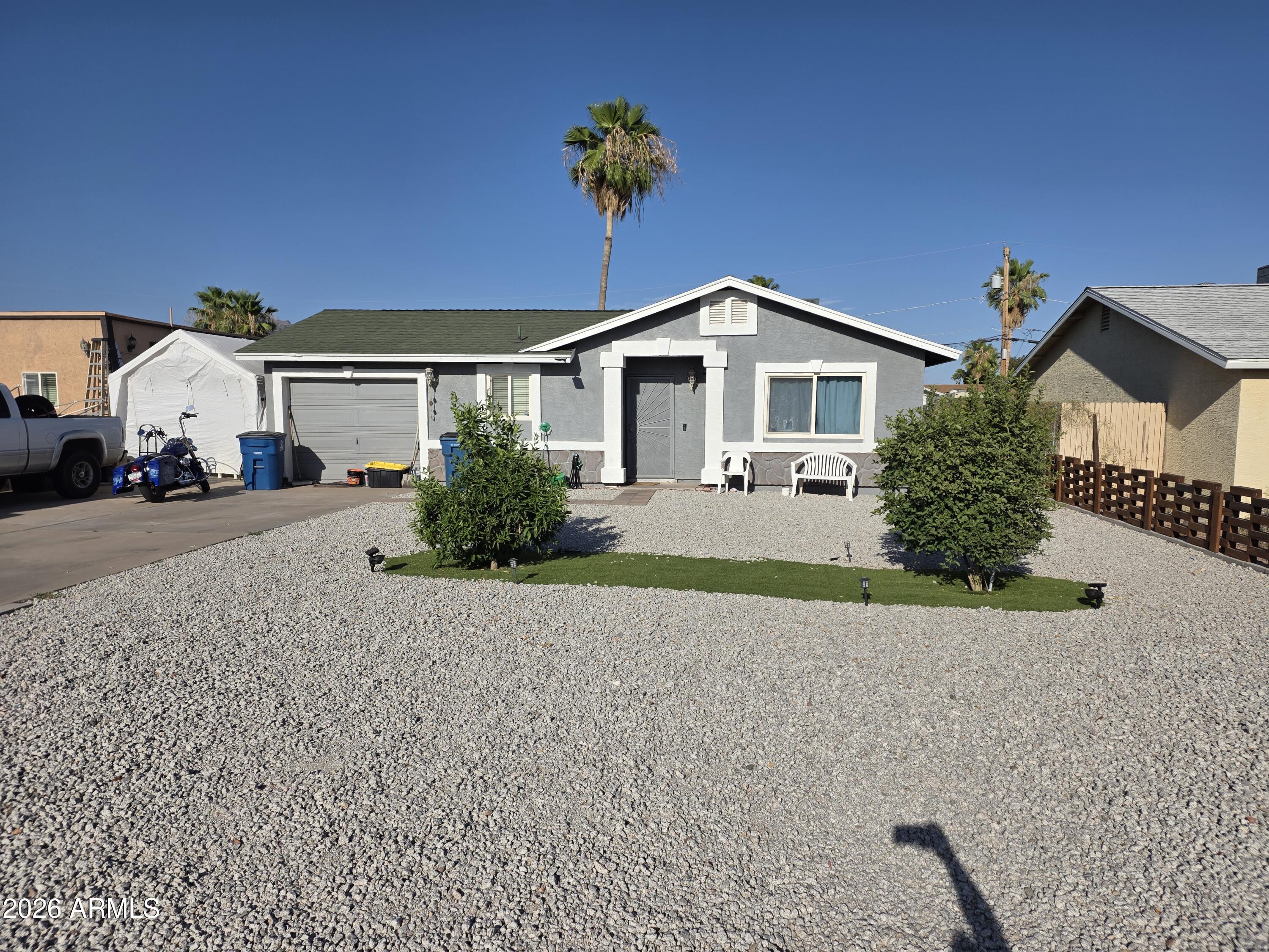 2219 S ROYAL PALM Road