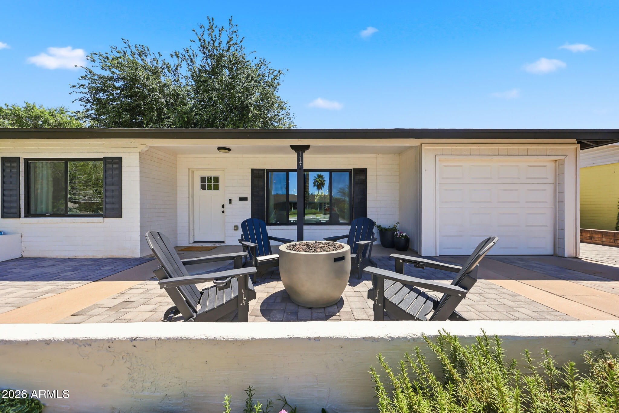 117 E VISTA DEL CERRO Drive