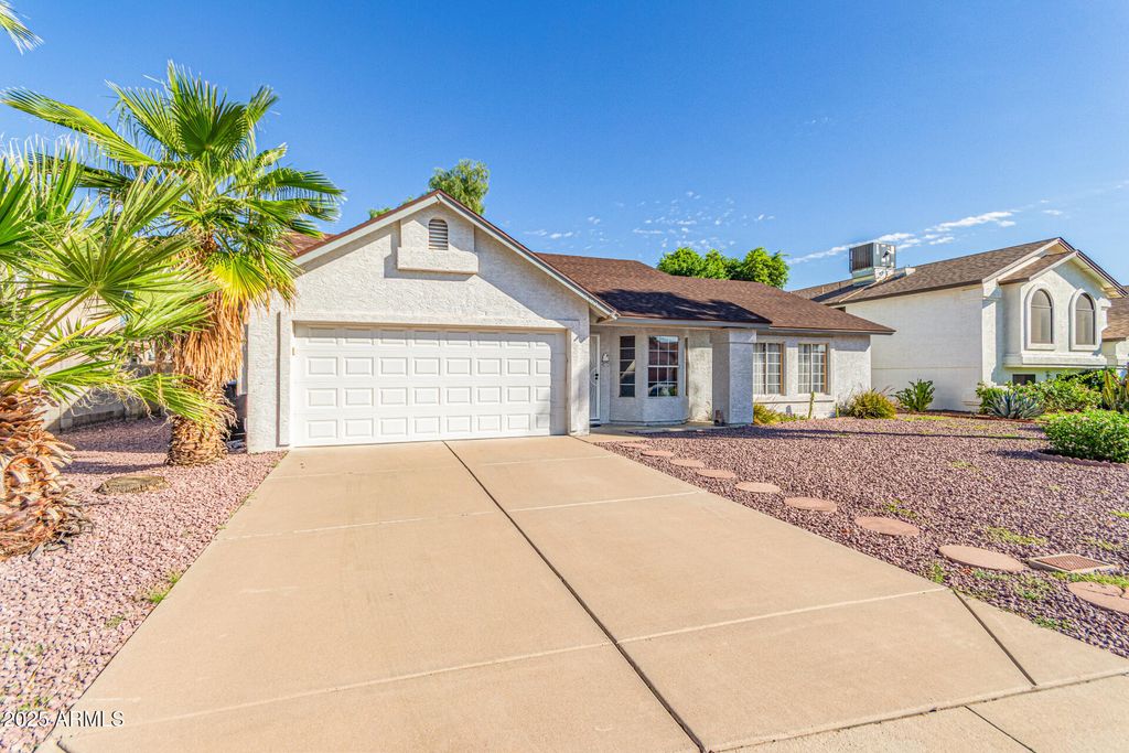 Photo of 4148 W Park View Lane, Glendale, AZ 85310 (MLS # 6929175)