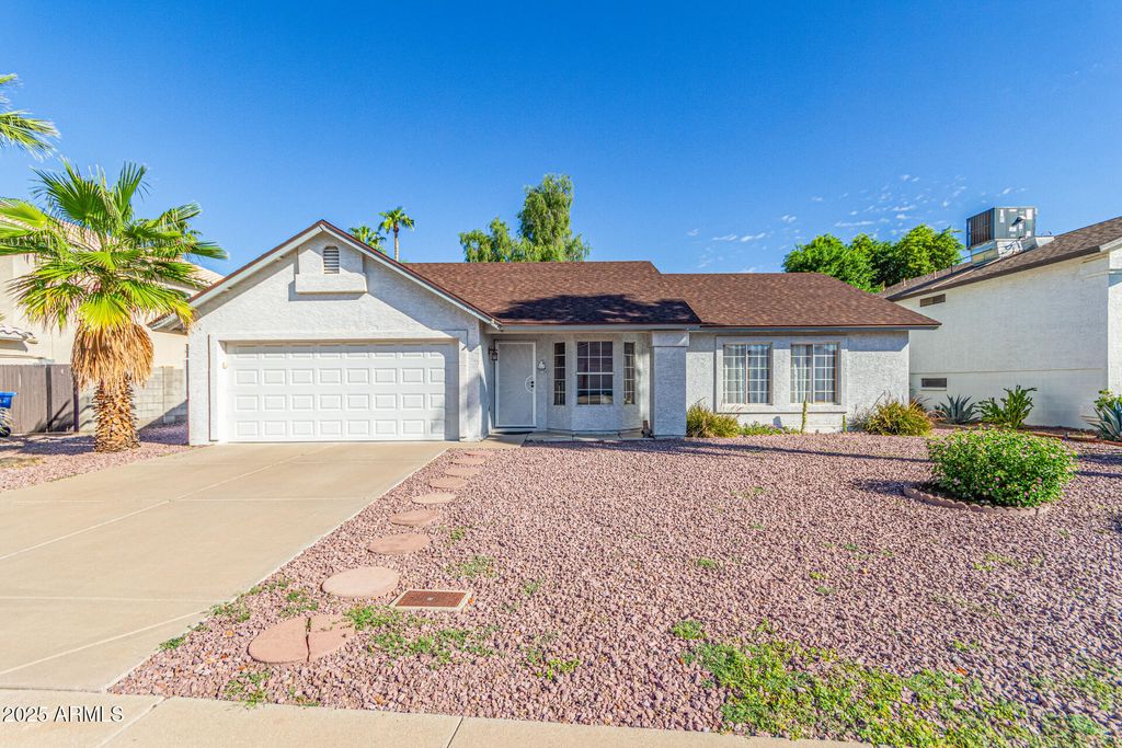 Photo of 4148 W Park View Lane, Glendale, AZ 85310 (MLS # 6929175)