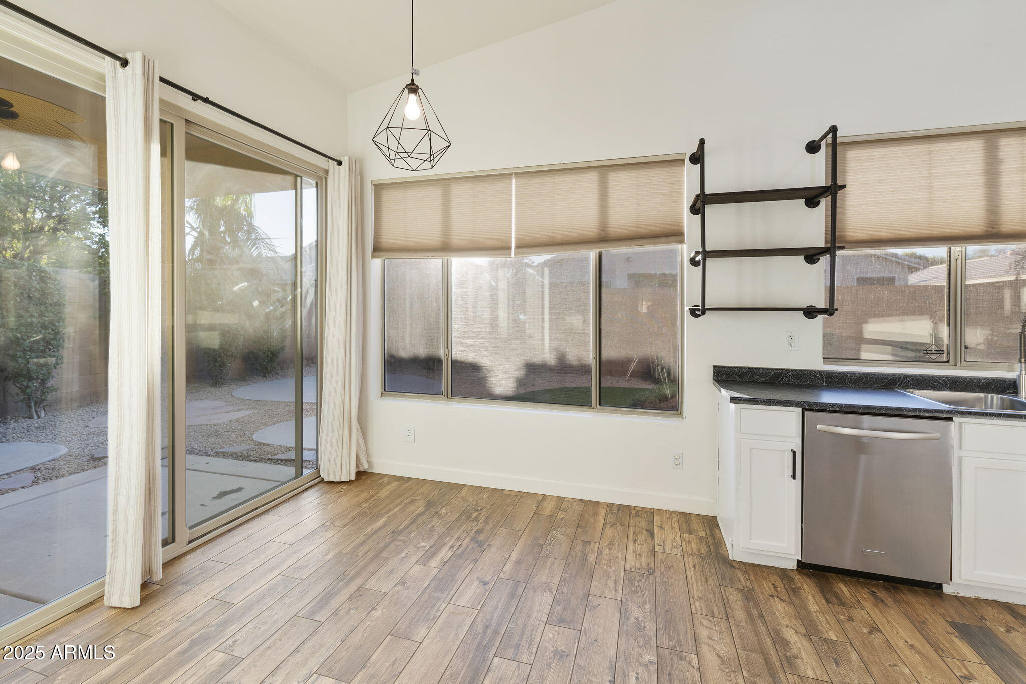 2129 S COMPTON Street