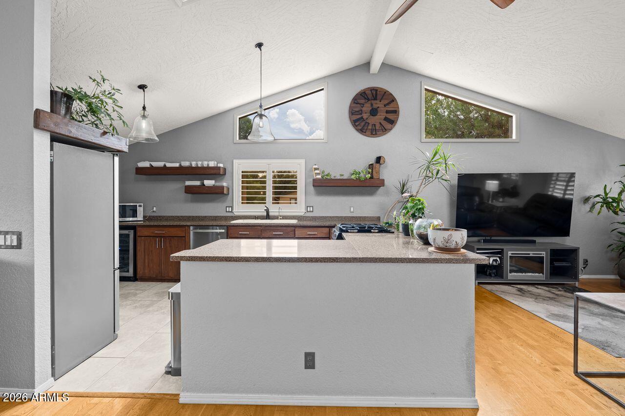 4886 E Comanche Drive