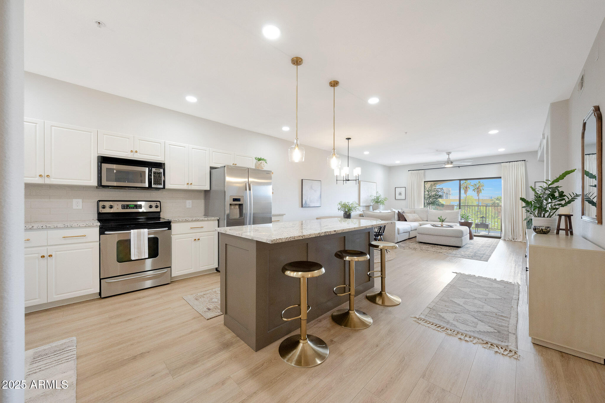 920 E DEVONSHIRE Avenue 4004