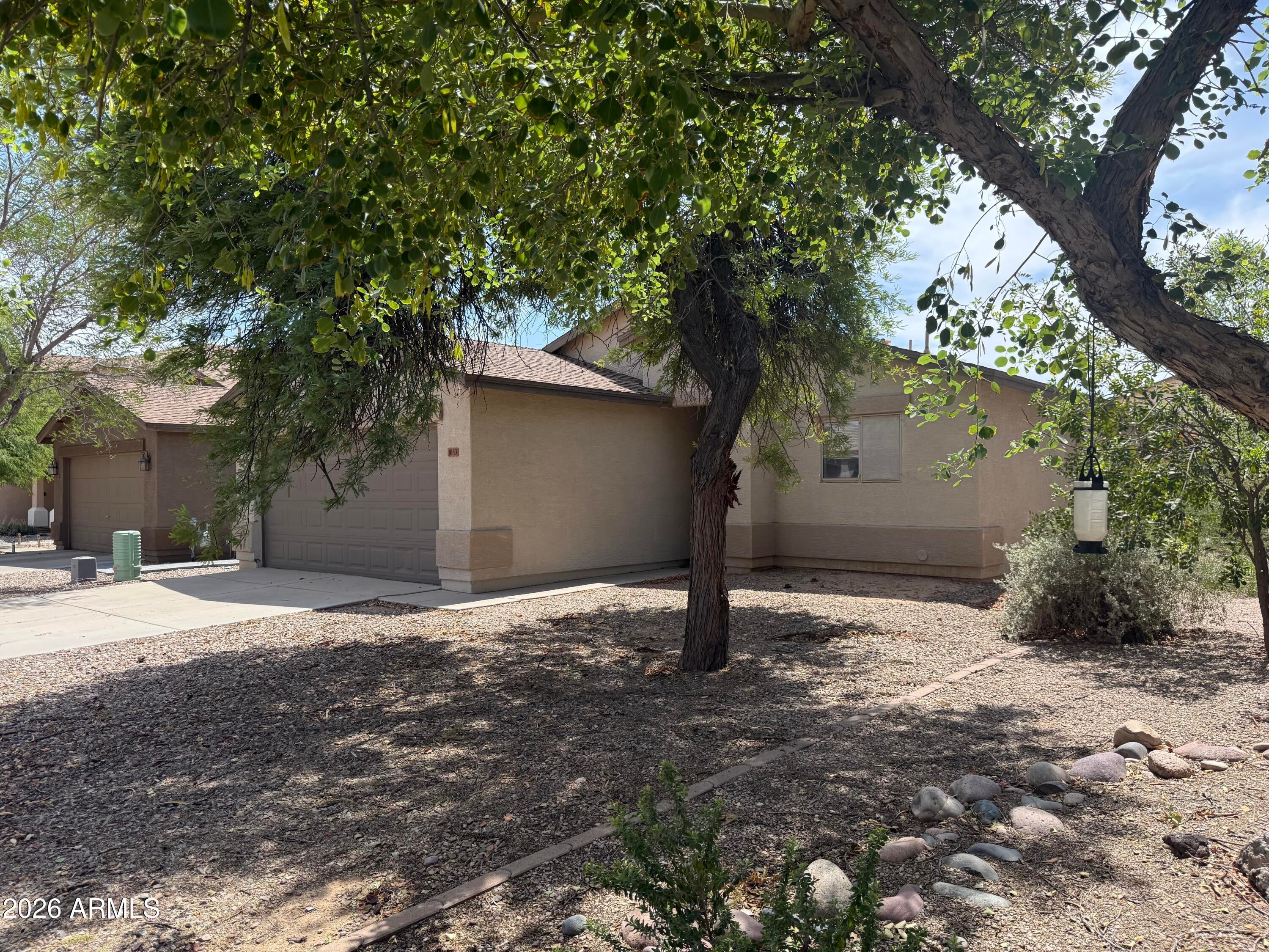 1033 E COWBOY COVE Trail