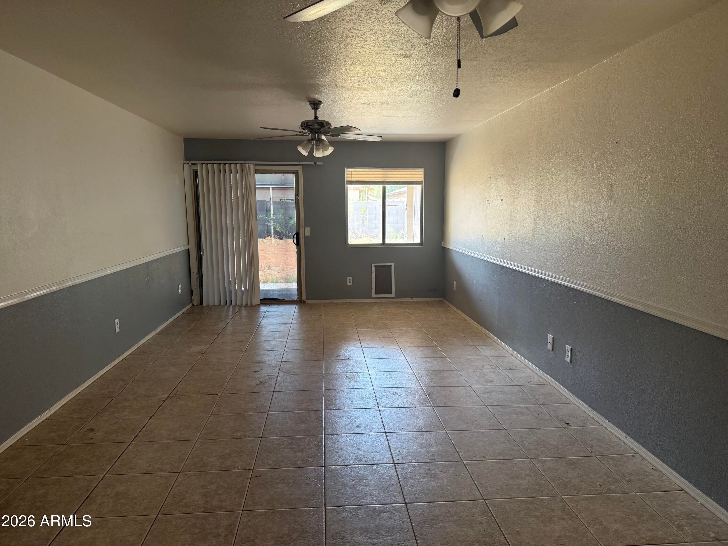 1033 E COWBOY COVE Trail
