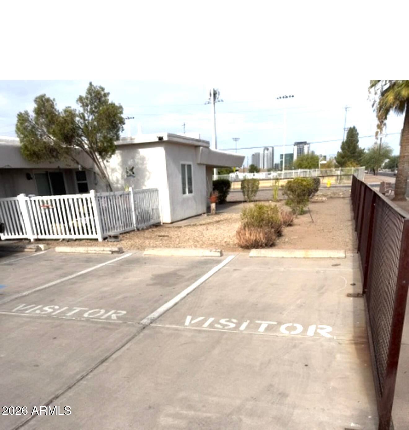 1405 E ROOSEVELT Street