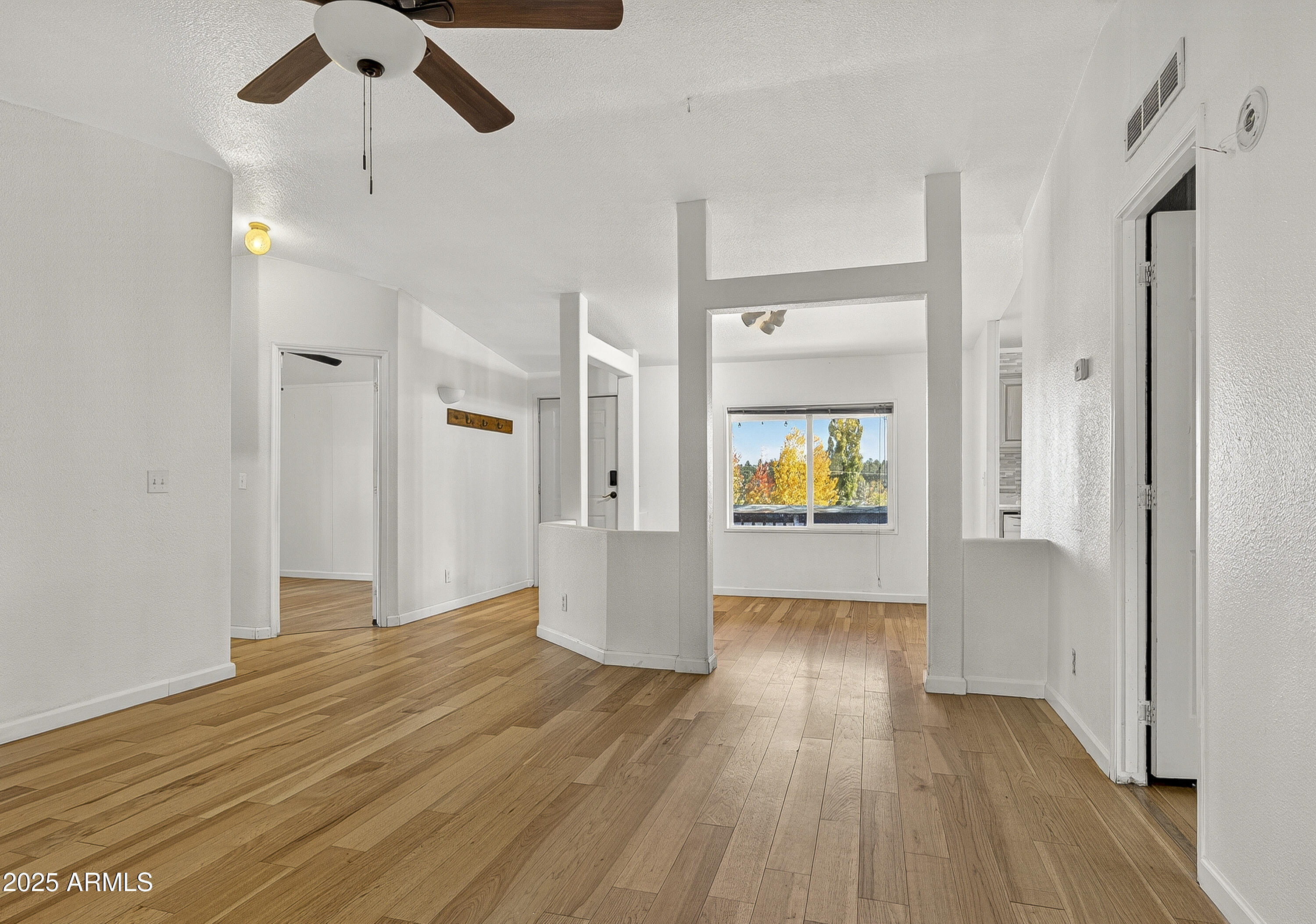 2184 W READING Court