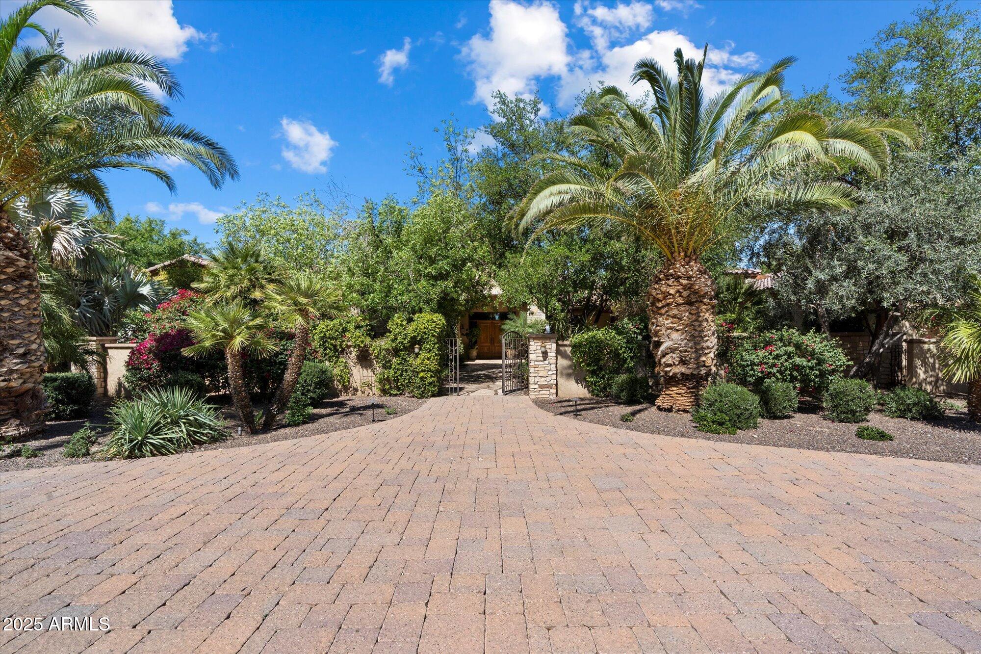 6624 N 66TH Place N