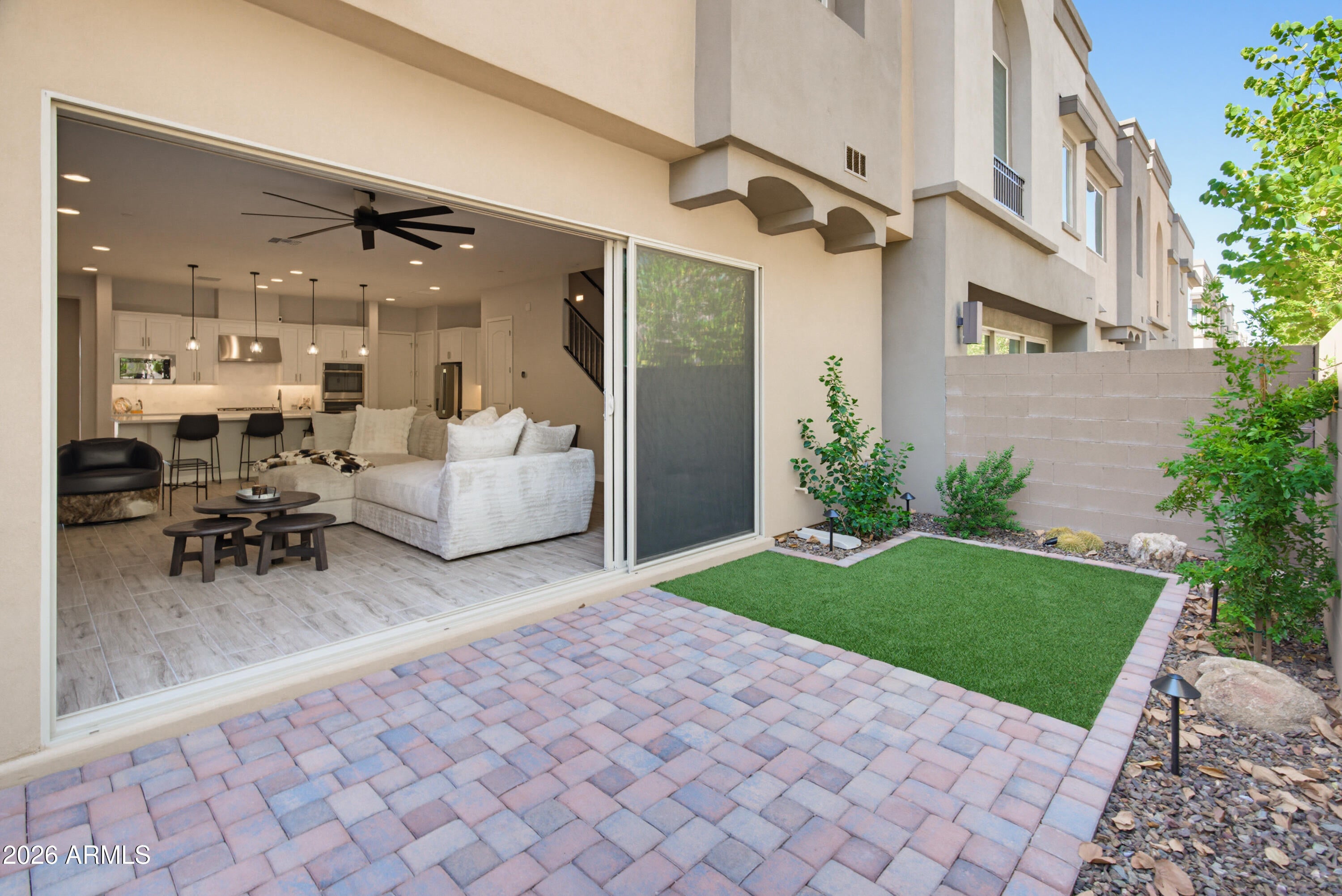 7492 E VIA DE LUNA Drive