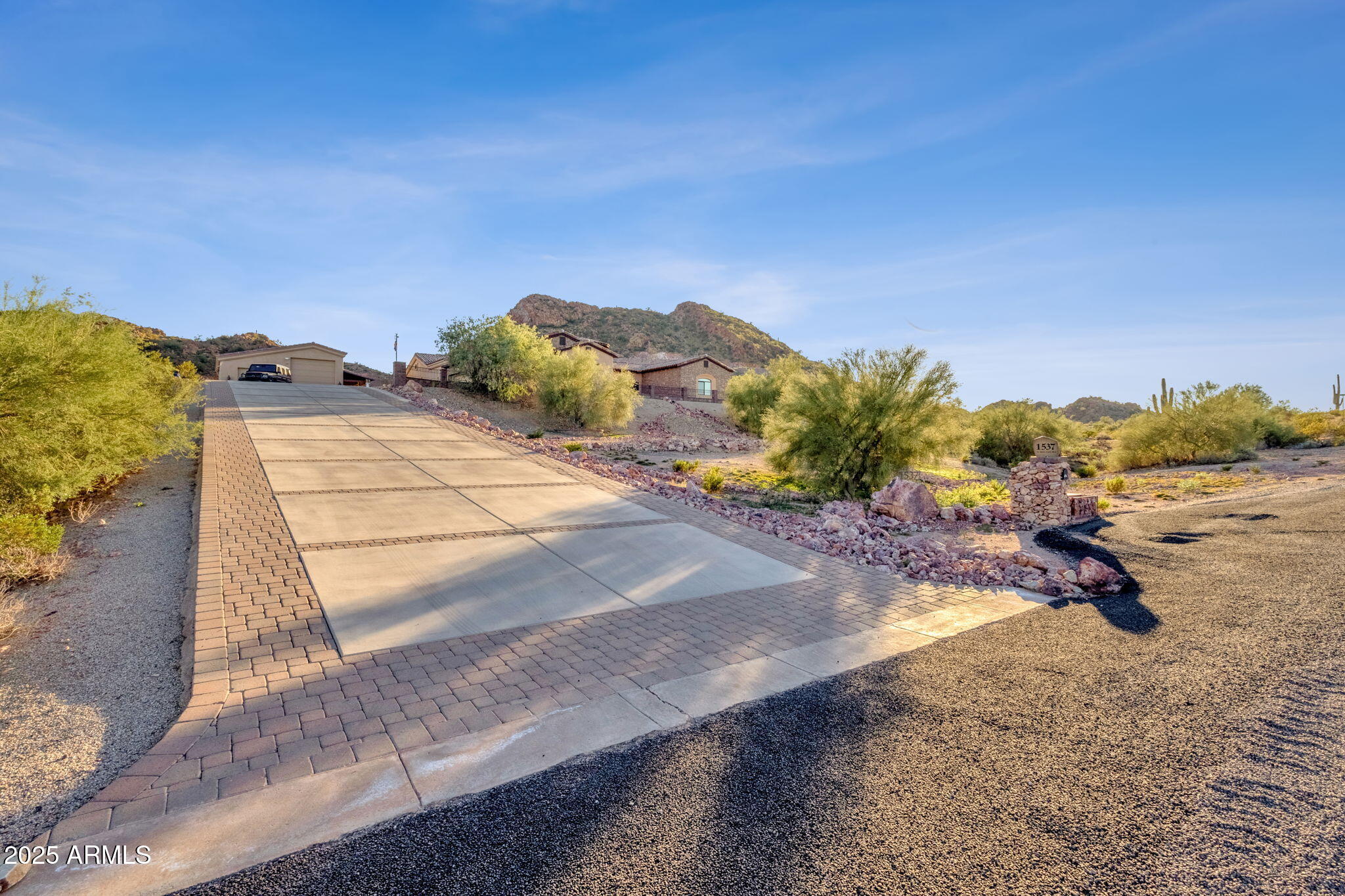 1537 W BUTTE CREEK Boulevard